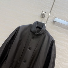 品质控必入!LM极简主义穿搭❤️自重超轻的一款overzise廓形皮衣外套!定制带点棕调的乌木色。进口小 品质控必入!LM极简主义穿搭❤️自重超轻的一款overzise廓形皮衣外套!定制带点棕调的乌木色。进口小