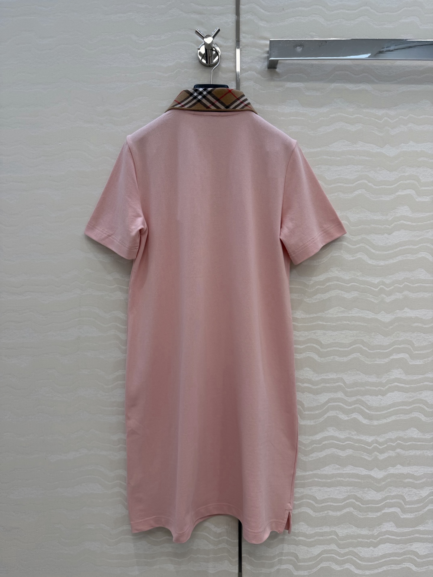 原单品质❤️B家女孩经典休闲穿搭！定位色织格纹领设计Polo领连衣裙。定位刺绣马标，超爱知识分子时髦风！