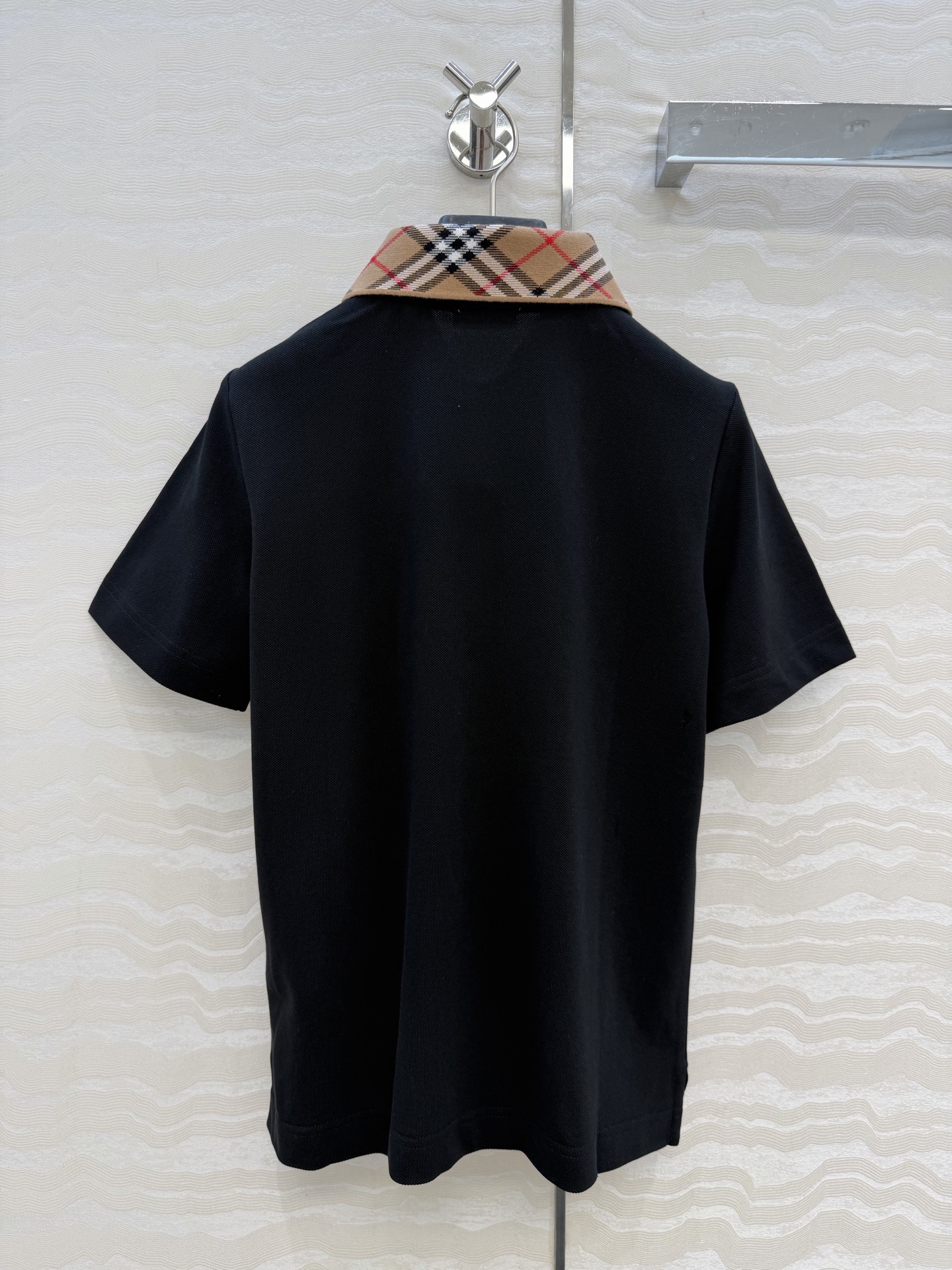 原单品质❤️B家女孩经典休闲穿搭！定位色织格纹领设计Polo领上衣。定位刺绣马标，超爱知识分子时髦风！经