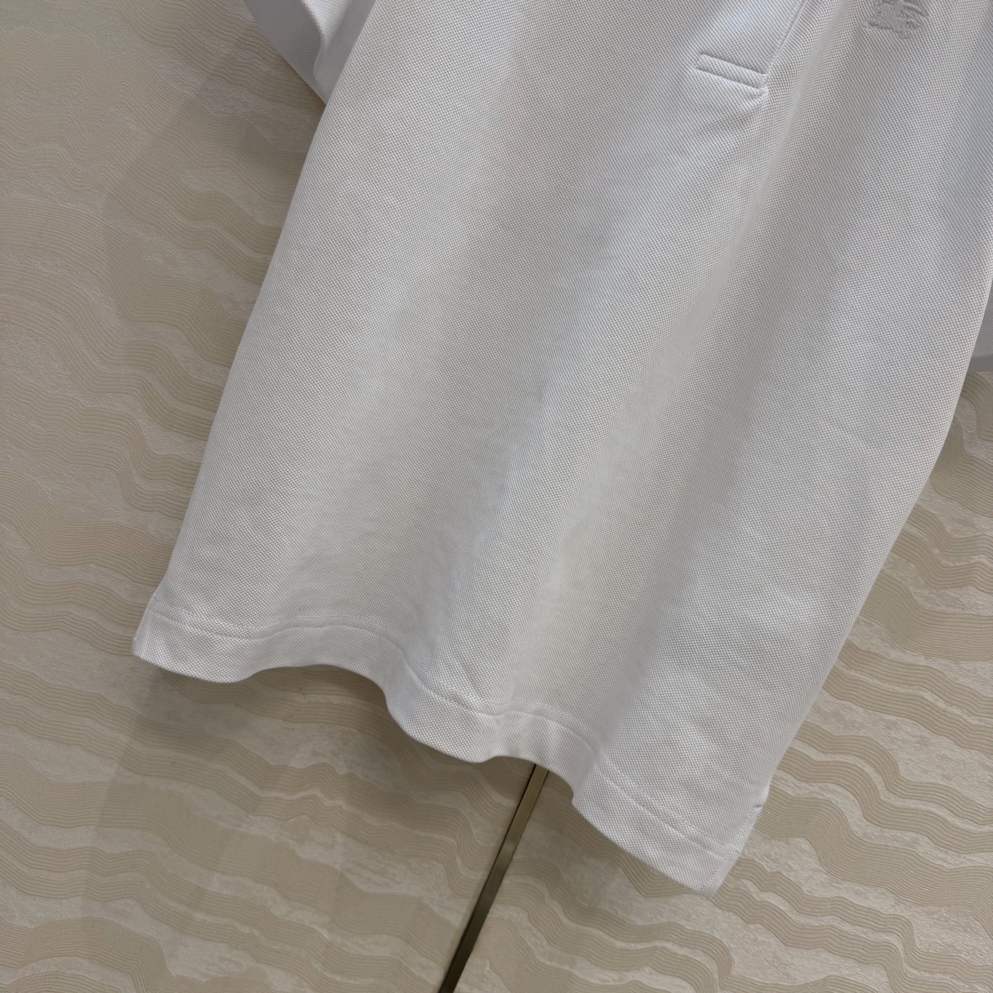 原单品质❤️B家女孩经典休闲穿搭！定位色织格纹领设计Polo领上衣。定位刺绣马标，超爱知识分子时髦风！经