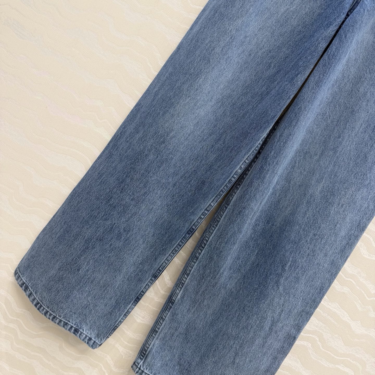 原单品质🍒coco女孩穿搭，26p怀旧洗水丹宁牛仔裤！手工编织金属链条腰带装饰。菱格刺绣口袋 阔腿裤型超