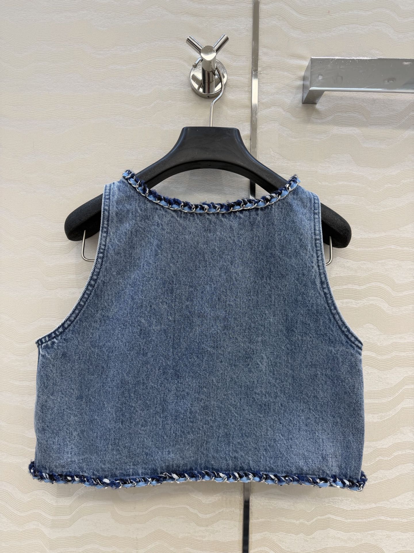 原单品质🍒coco女孩穿搭，26p怀旧洗水丹宁牛仔背心小上衣！手工编织金属链条装饰。气质小短款版型超级叠