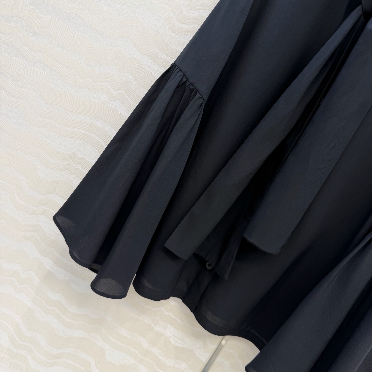 原单品质💕神仙颜值高智感穿搭！MONOGRAM印花飘带领结真丝衬衫！100%真丝！荷花水袖设计上身减龄绝