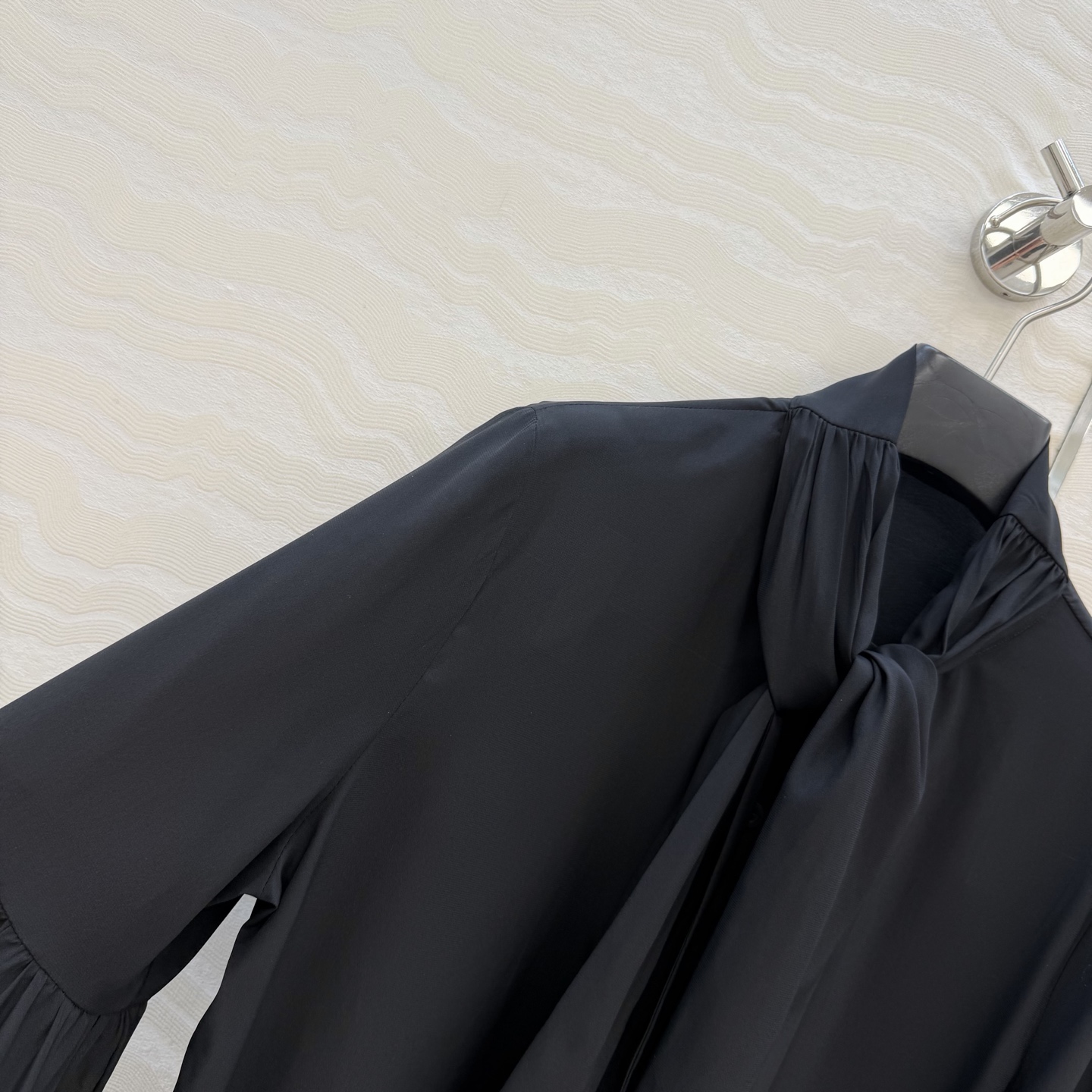 原单品质💕神仙颜值高智感穿搭！MONOGRAM印花飘带领结真丝衬衫！100%真丝！荷花水袖设计上身减龄绝