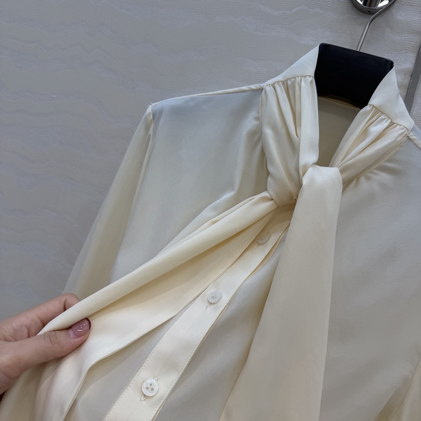 原单品质💕神仙颜值高智感穿搭！MONOGRAM印花飘带领结真丝衬衫！100%真丝！荷花水袖设计上身减龄绝