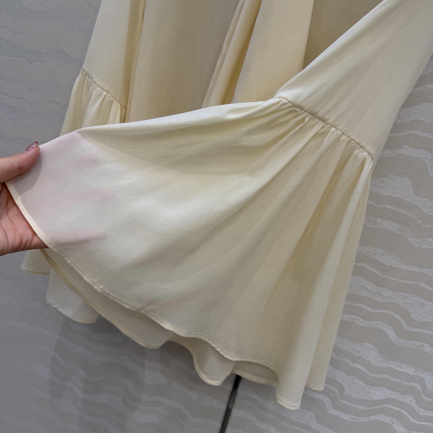 原单品质💕神仙颜值高智感穿搭！MONOGRAM印花飘带领结真丝衬衫！100%真丝！荷花水袖设计上身减龄绝