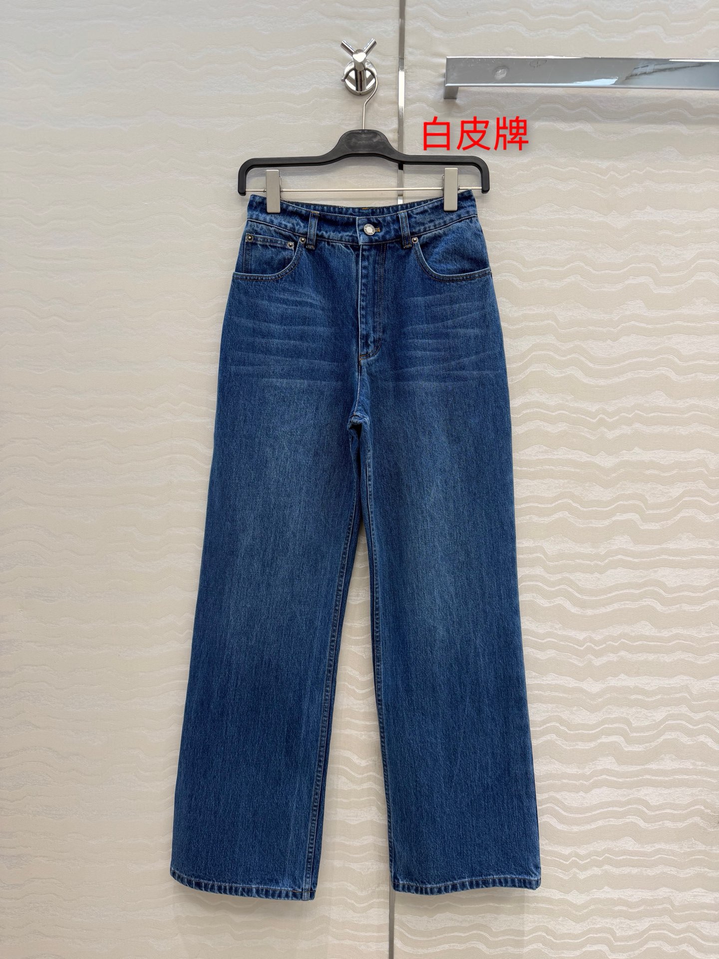 爆单推荐，L26s春夏新品BOURGEOISE系列，水洗原色丹宁MONOGRAM白皮牌牛仔裤！经典时髦又