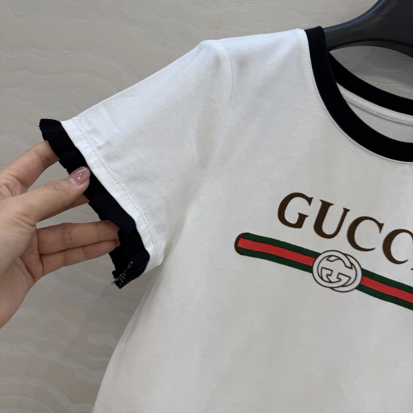 爆款推荐❤️原单品质，G印花logo花边T恤，时髦精必备单品解锁所有穿搭！原版定制撞色针织包边工艺。定位