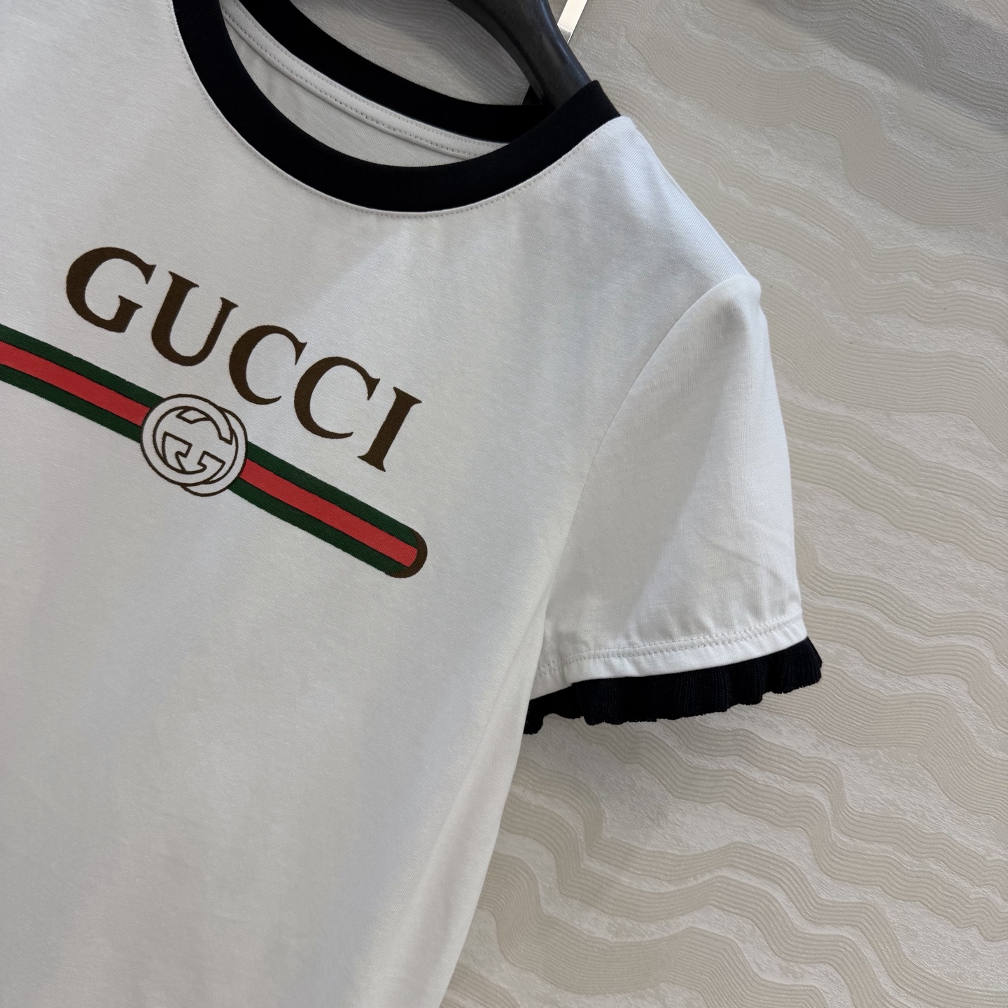 爆款推荐❤️原单品质，G印花logo花边T恤，时髦精必备单品解锁所有穿搭！原版定制撞色针织包边工艺。定位