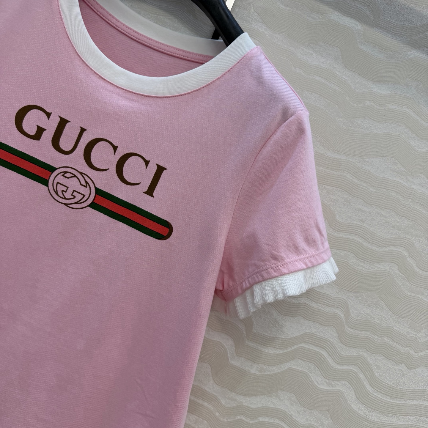 爆款推荐❤️原单品质，G印花logo花边T恤，时髦精必备单品解锁所有穿搭！原版定制撞色针织包边工艺。定位