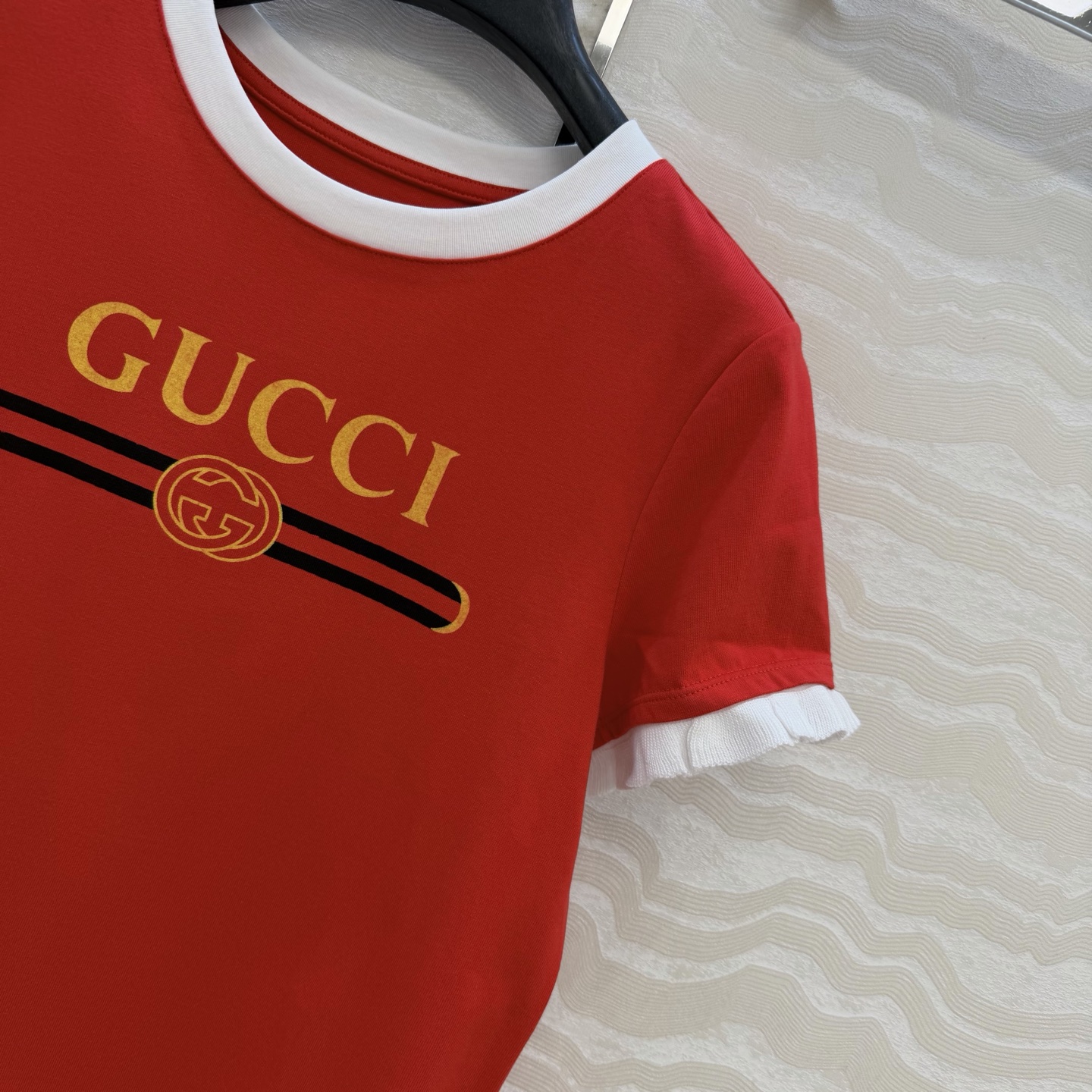 爆款推荐❤️原单品质，G印花logo花边T恤，时髦精必备单品解锁所有穿搭！原版定制撞色针织包边工艺。定位