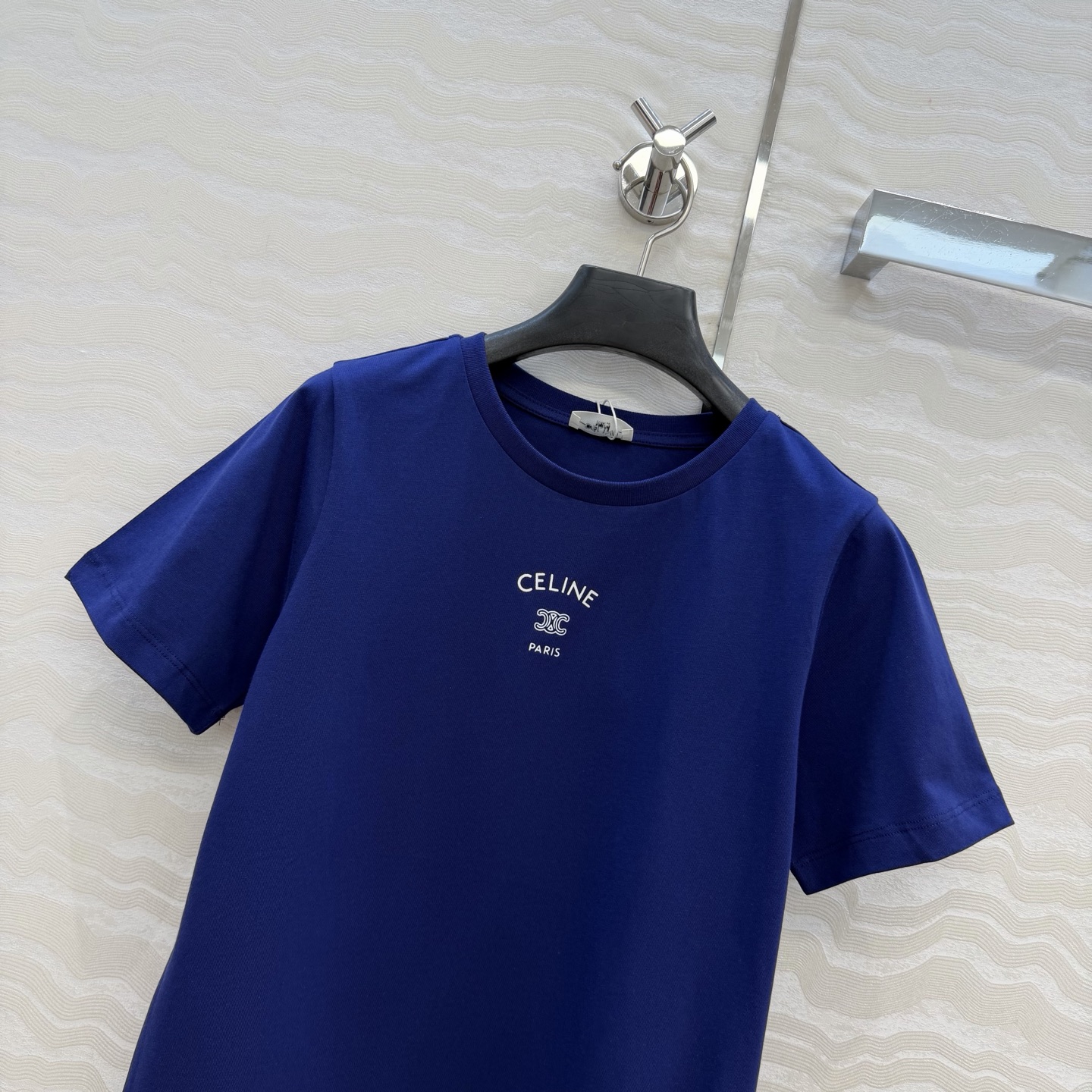 爆单推荐❤️原单品质CE凯旋门短袖T恤，定位字母logo印花，轻盈纯棉面料质感柔软舒适，时髦精必备单品解