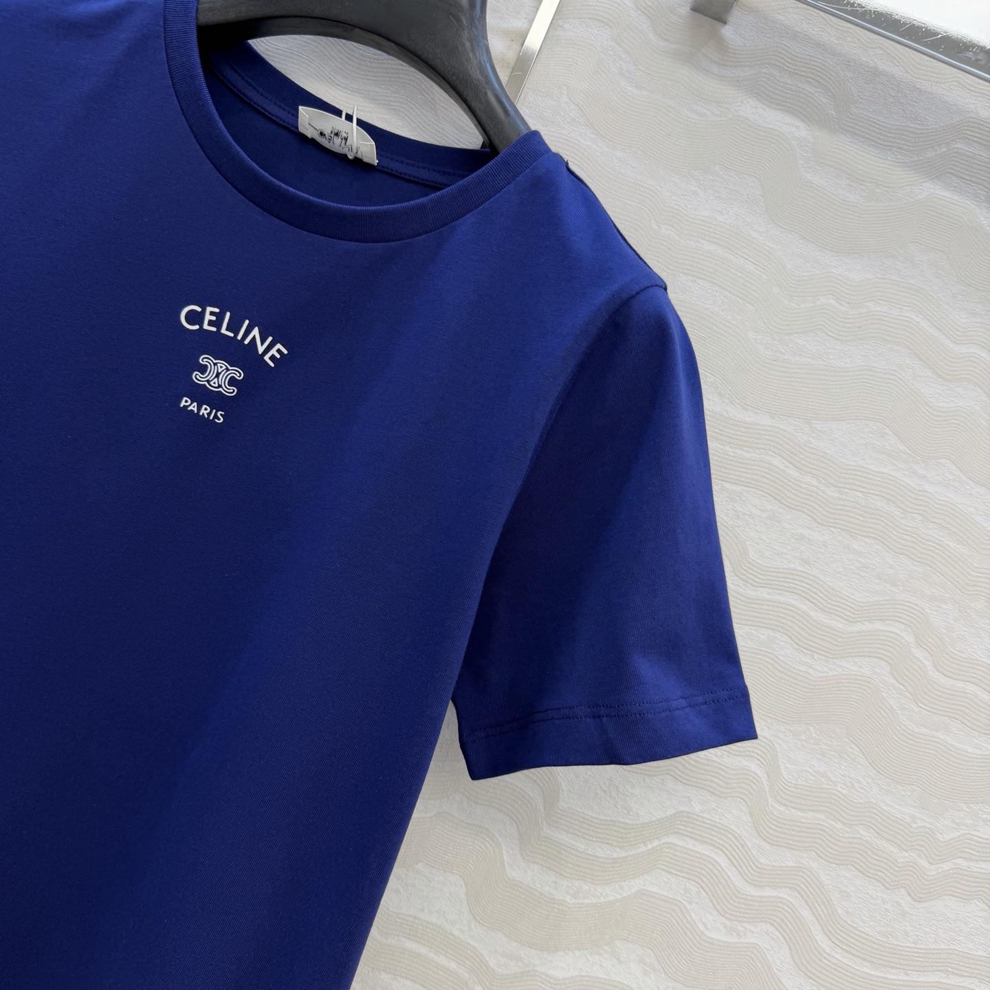 爆单推荐❤️原单品质CE凯旋门短袖T恤，定位字母logo印花，轻盈纯棉面料质感柔软舒适，时髦精必备单品解