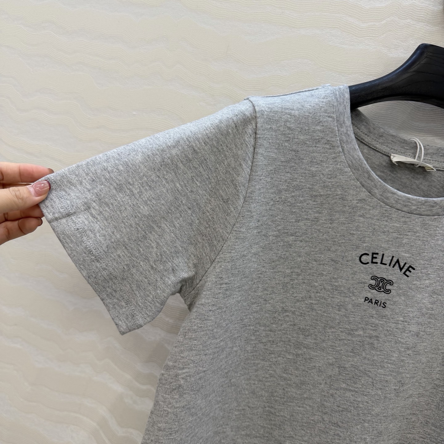 爆单推荐❤️原单品质CE凯旋门短袖T恤，定位字母logo印花，轻盈纯棉面料质感柔软舒适，时髦精必备单品解