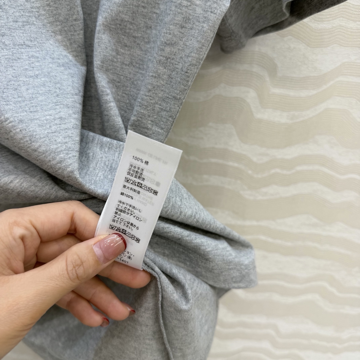 爆单推荐❤️原单品质CE凯旋门短袖T恤，定位字母logo印花，轻盈纯棉面料质感柔软舒适，时髦精必备单品解