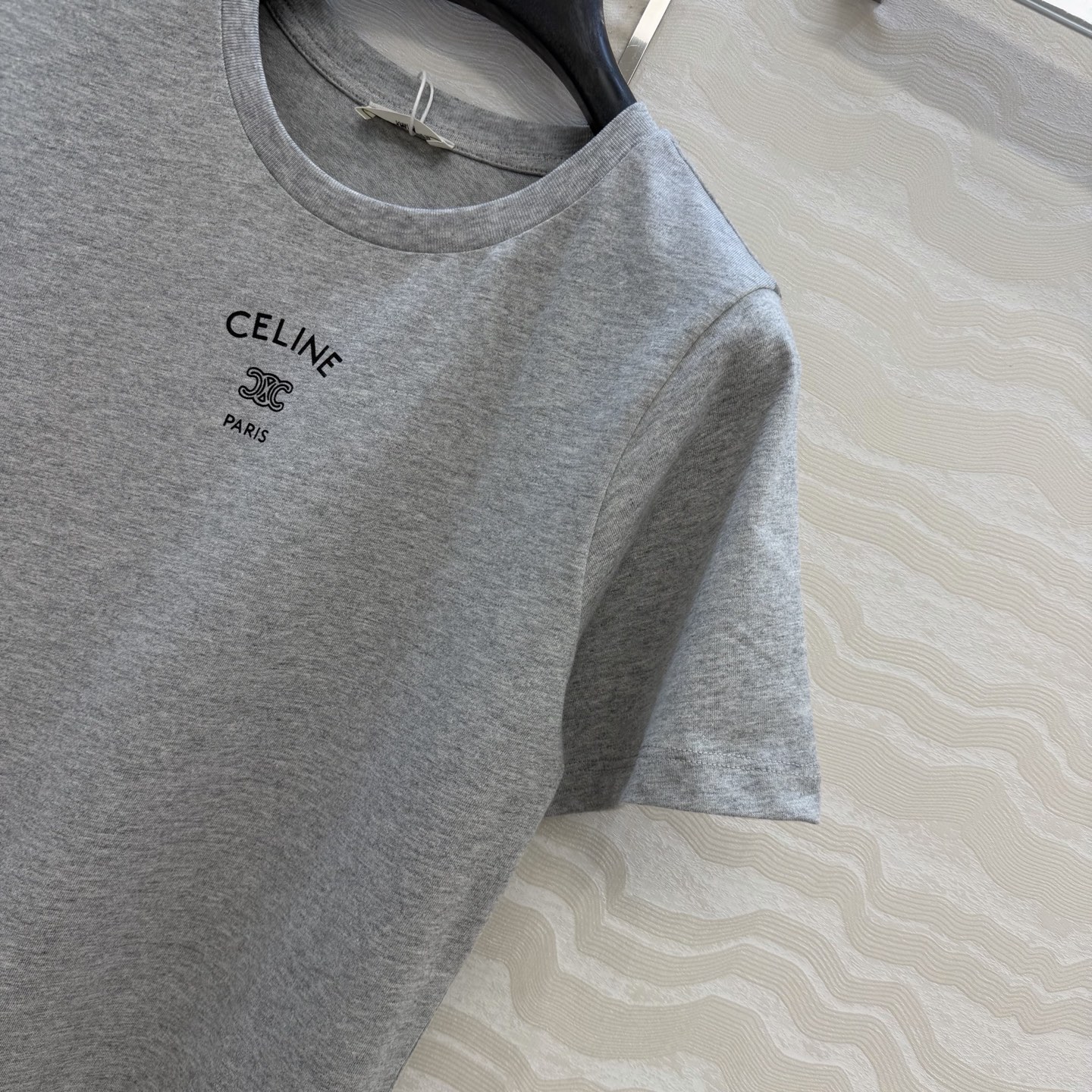 爆单推荐❤️原单品质CE凯旋门短袖T恤，定位字母logo印花，轻盈纯棉面料质感柔软舒适，时髦精必备单品解