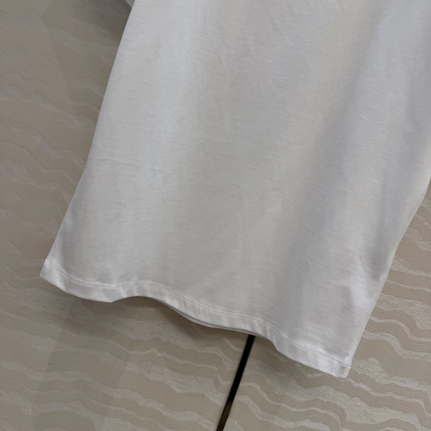 爆单推荐❤️原单品质CE凯旋门短袖T恤，定位字母logo印花，轻盈纯棉面料质感柔软舒适，时髦精必备单品解