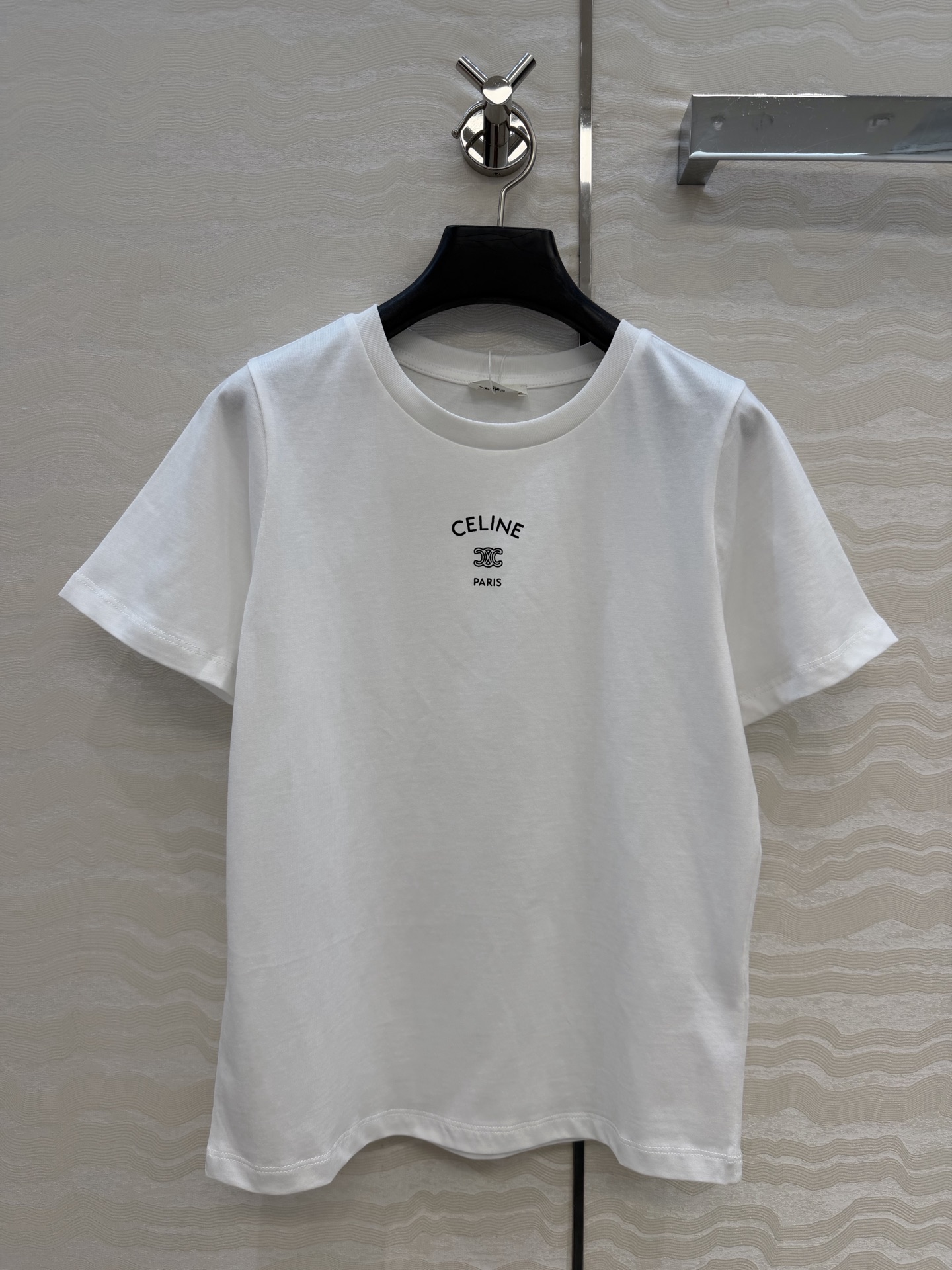 爆单推荐❤️原单品质CE凯旋门短袖T恤，定位字母logo印花，轻盈纯棉面料质感柔软舒适，时髦精必备单品解