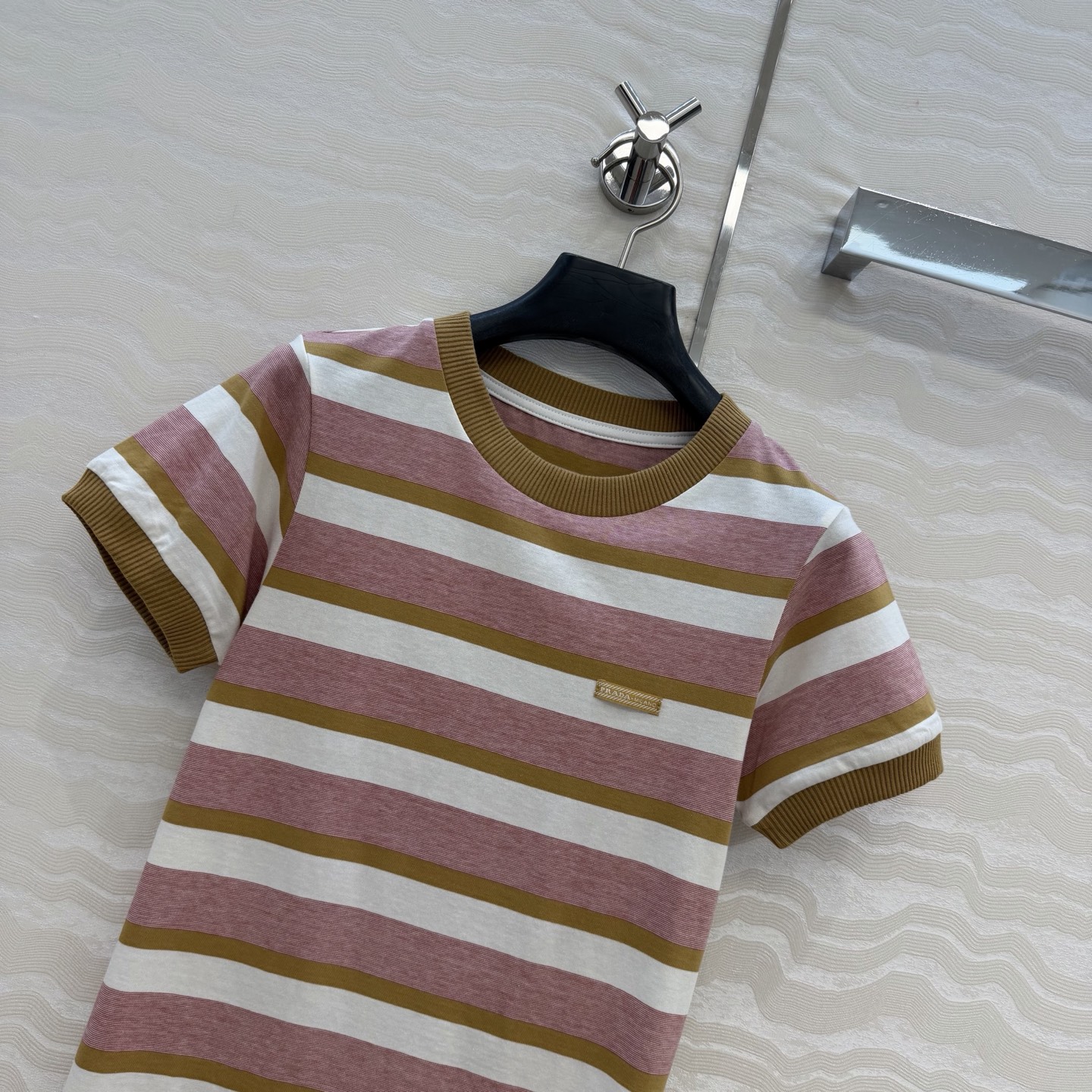 原单品质❤️PR高智感穿搭！26春夏新品，三色条色织短袖T恤，经典百搭减龄又时髦！定织纯棉面料！学院风少