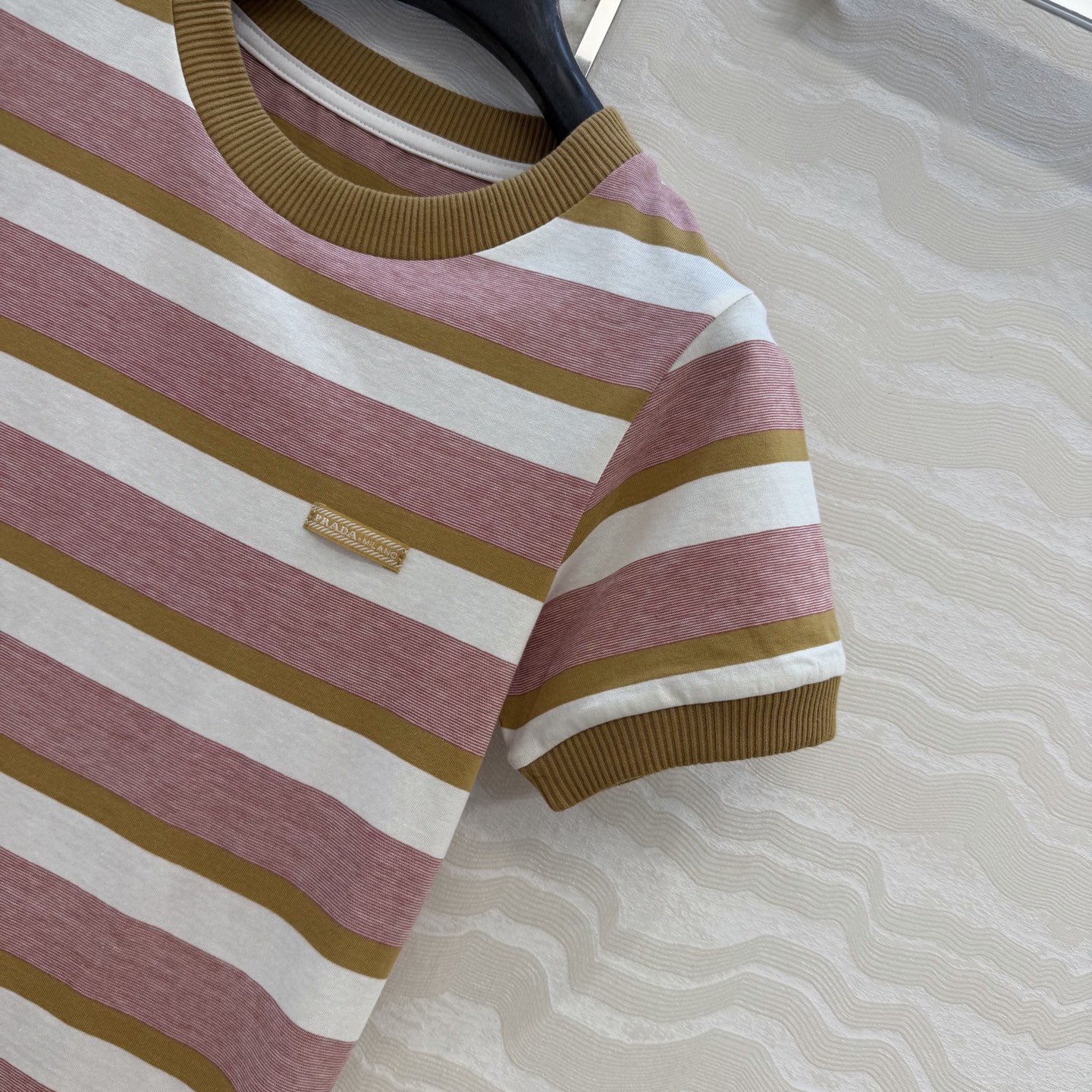 原单品质❤️PR高智感穿搭！26春夏新品，三色条色织短袖T恤，经典百搭减龄又时髦！定织纯棉面料！学院风少