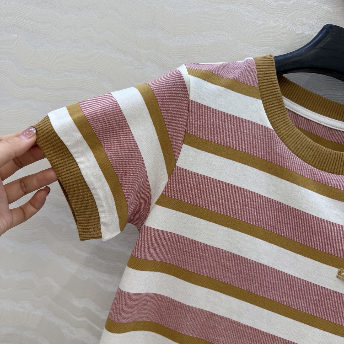 原单品质❤️PR高智感穿搭！26春夏新品，三色条色织短袖T恤，经典百搭减龄又时髦！定织纯棉面料！学院风少