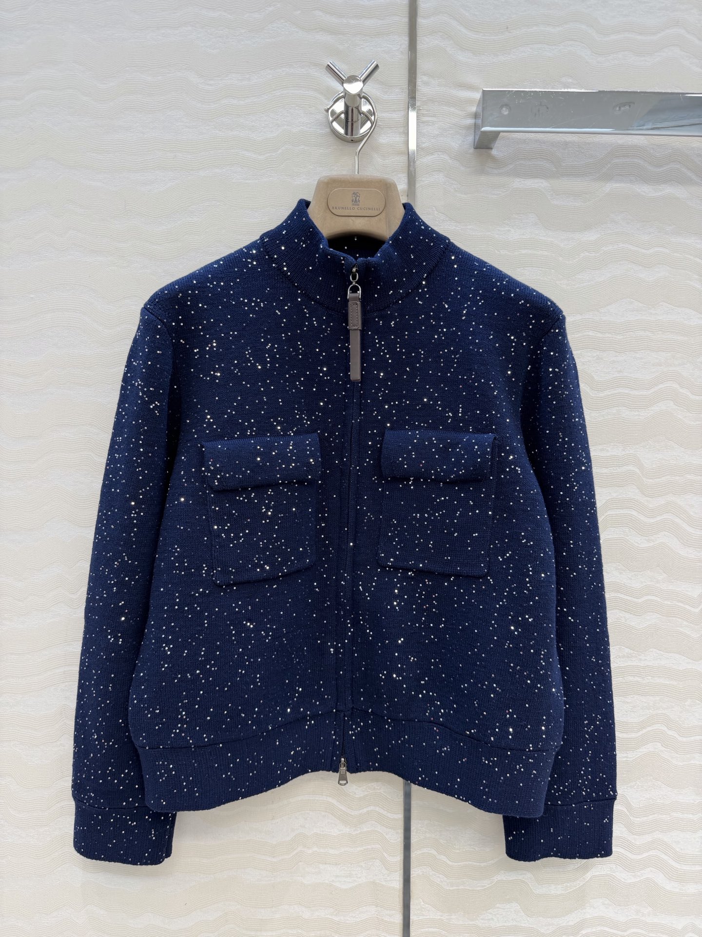 原单品质❤️行走的高定BC闪闪珠片针织外套！优雅惬意气质中高领双开拉链设计。进口纯棉亚麻珠片纱线双织工艺