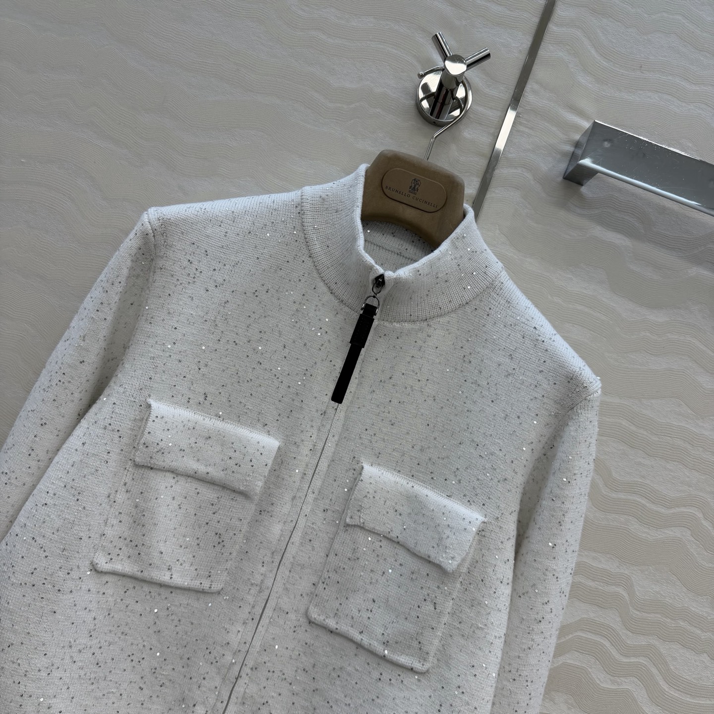 原单品质❤️行走的高定BC闪闪珠片针织外套！优雅惬意气质中高领双开拉链设计。进口纯棉亚麻纱线双织工艺重工