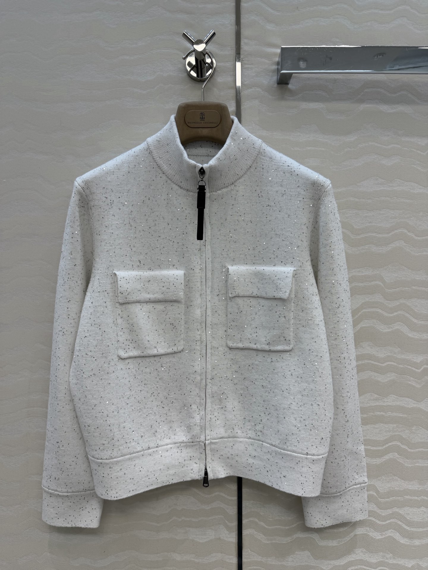 原单品质❤️行走的高定BC闪闪珠片针织外套！优雅惬意气质中高领双开拉链设计。进口纯棉亚麻纱线双织工艺重工