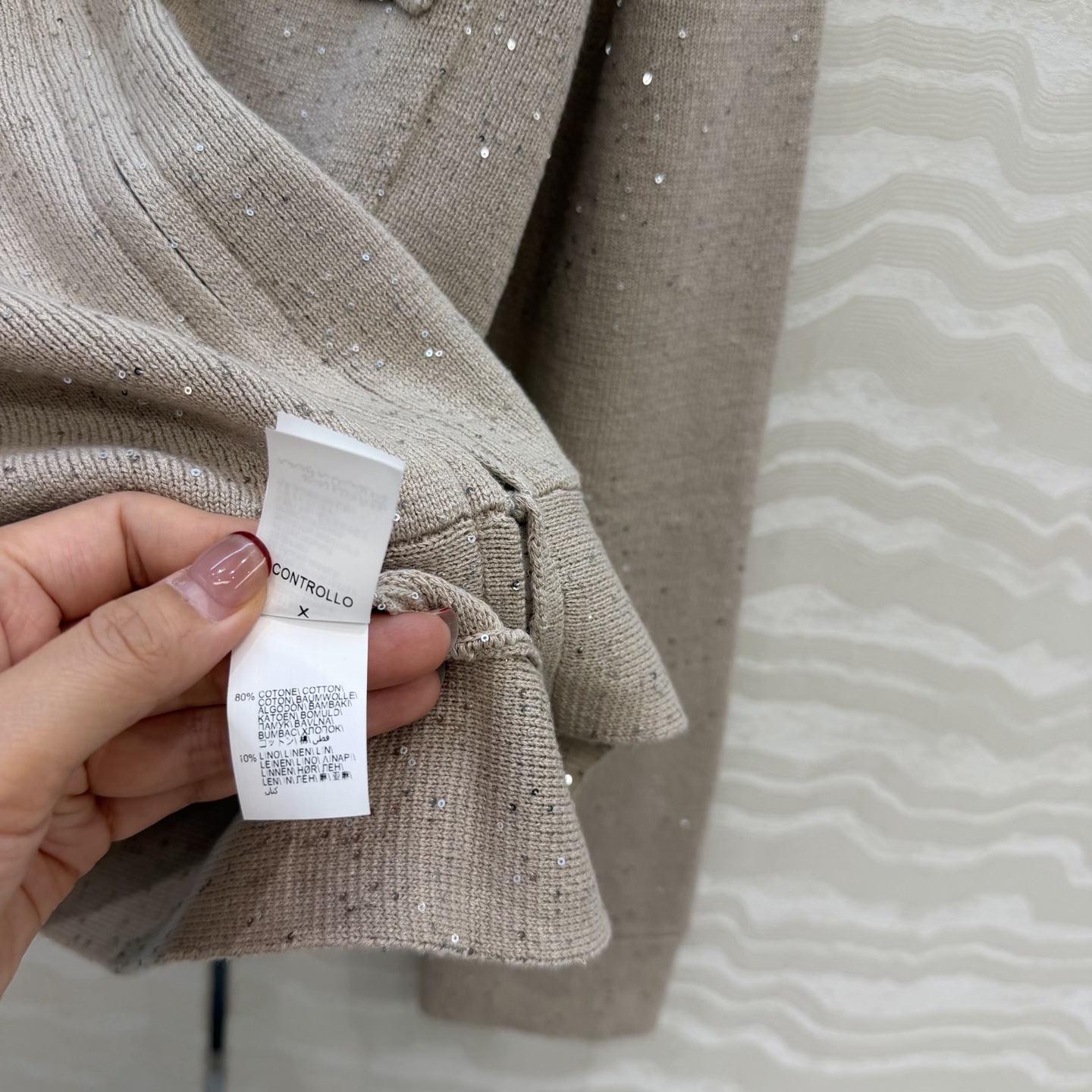 原单品质❤️行走的高定BC闪闪珠片针织外套！优雅惬意气质中高领双开拉链设计。进口纯棉亚麻纱线双织工艺重工