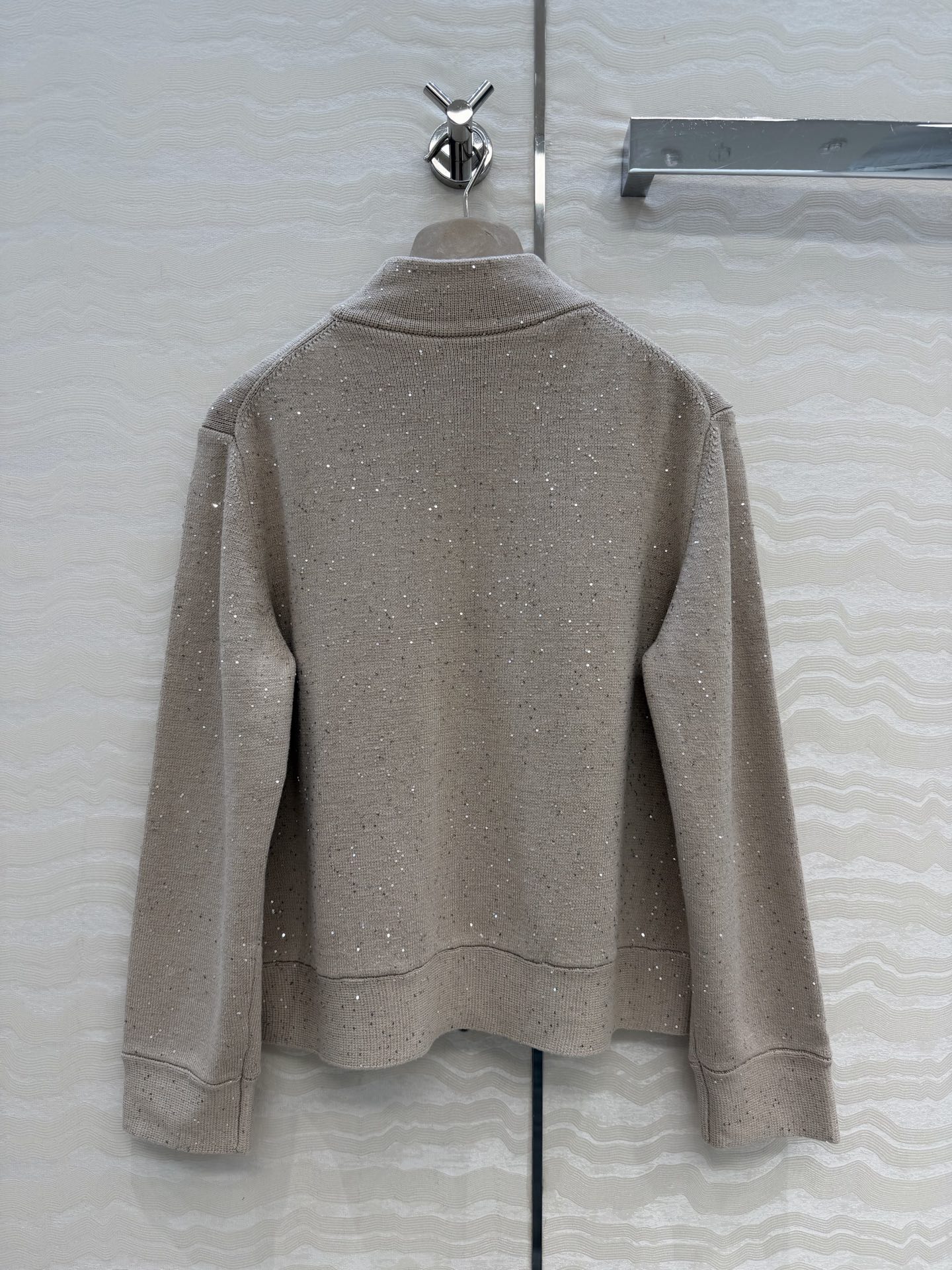 原单品质❤️行走的高定BC闪闪珠片针织外套！优雅惬意气质中高领双开拉链设计。进口纯棉亚麻纱线双织工艺重工