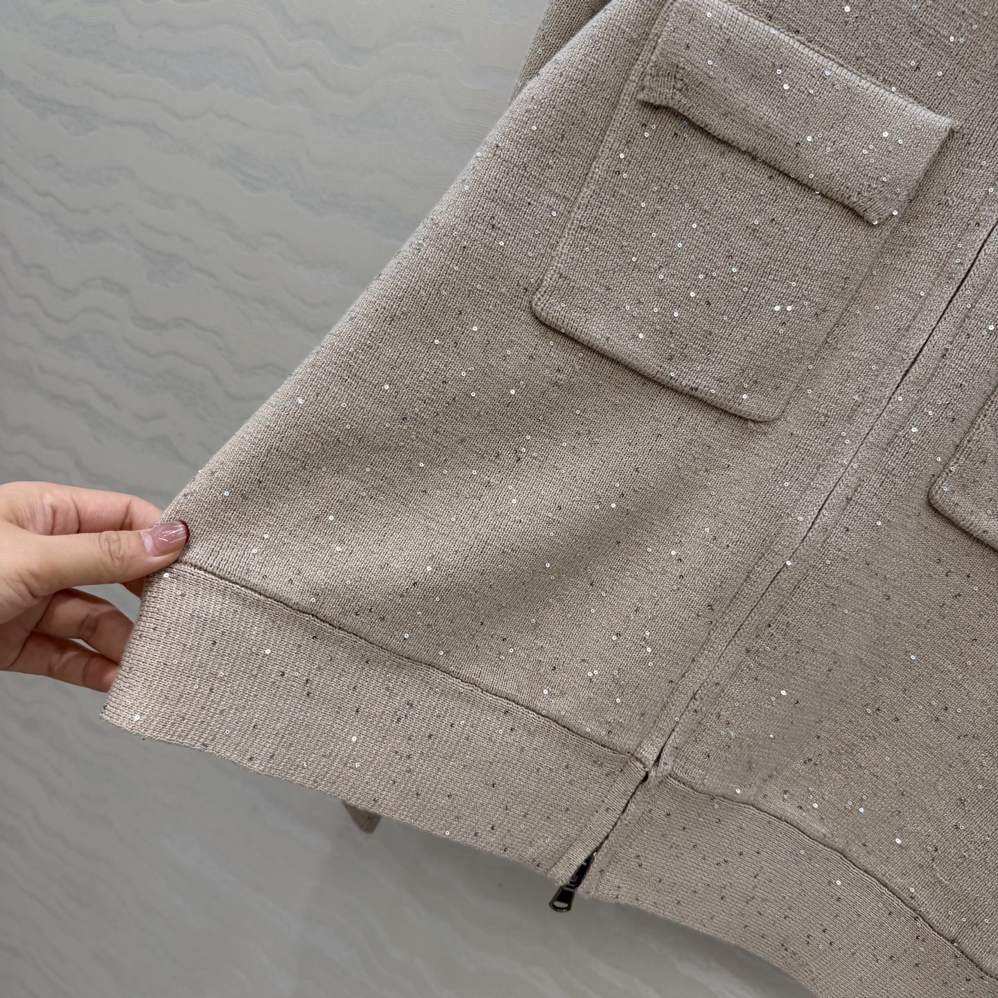 原单品质❤️行走的高定BC闪闪珠片针织外套！优雅惬意气质中高领双开拉链设计。进口纯棉亚麻纱线双织工艺重工