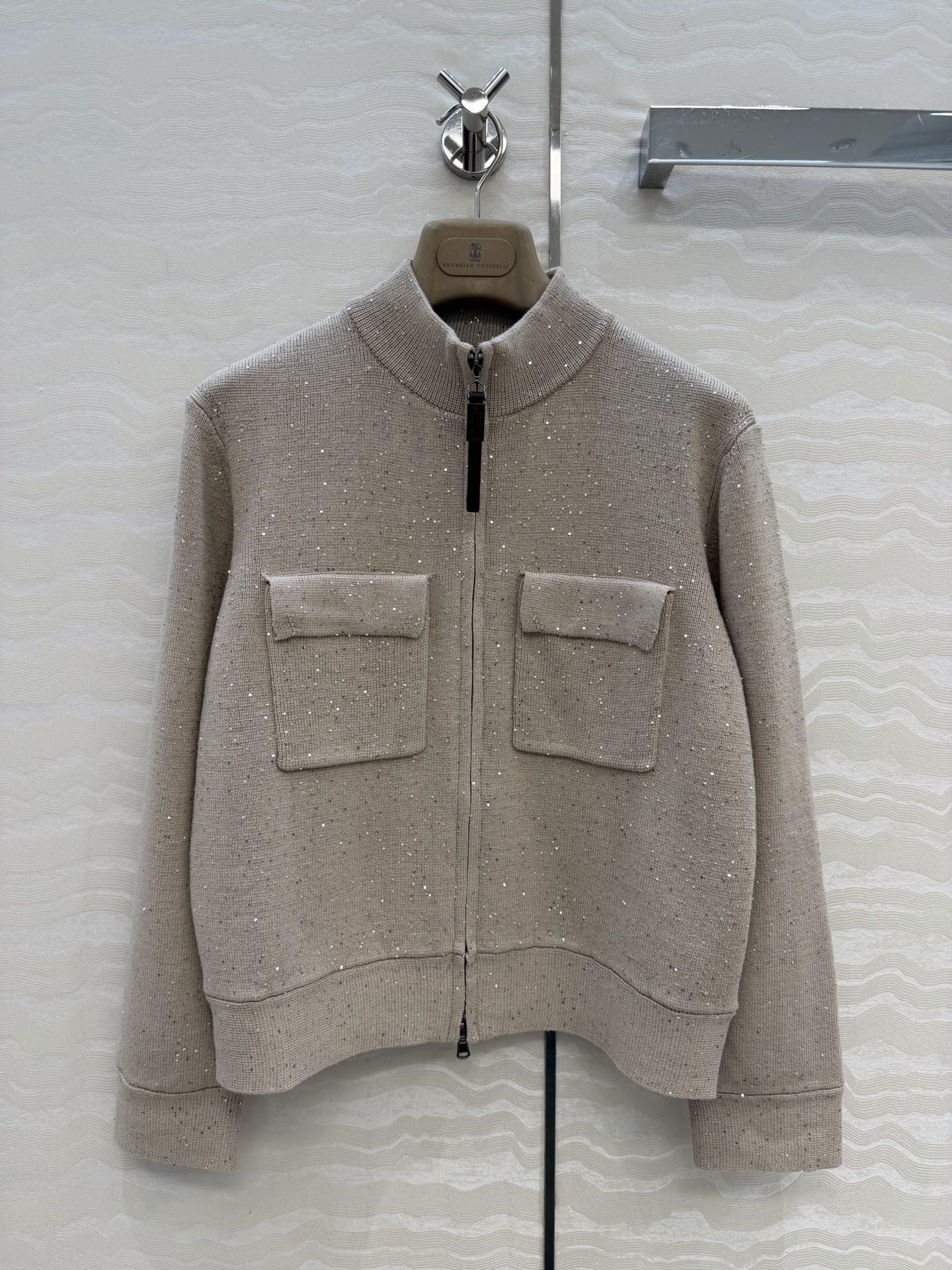 原单品质❤️行走的高定BC闪闪珠片针织外套！优雅惬意气质中高领双开拉链设计。进口纯棉亚麻纱线双织工艺重工