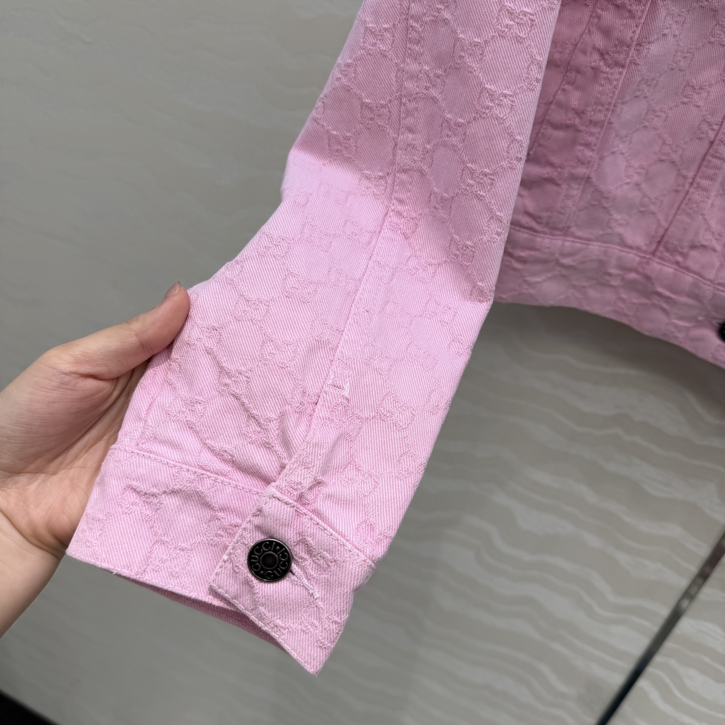 原单品质❤️爆单推荐，粉嫩夏日时髦GG字母提花丹宁牛仔夹克外套！超级叠搭气质圆领夹克外套❤️复古摩登气质