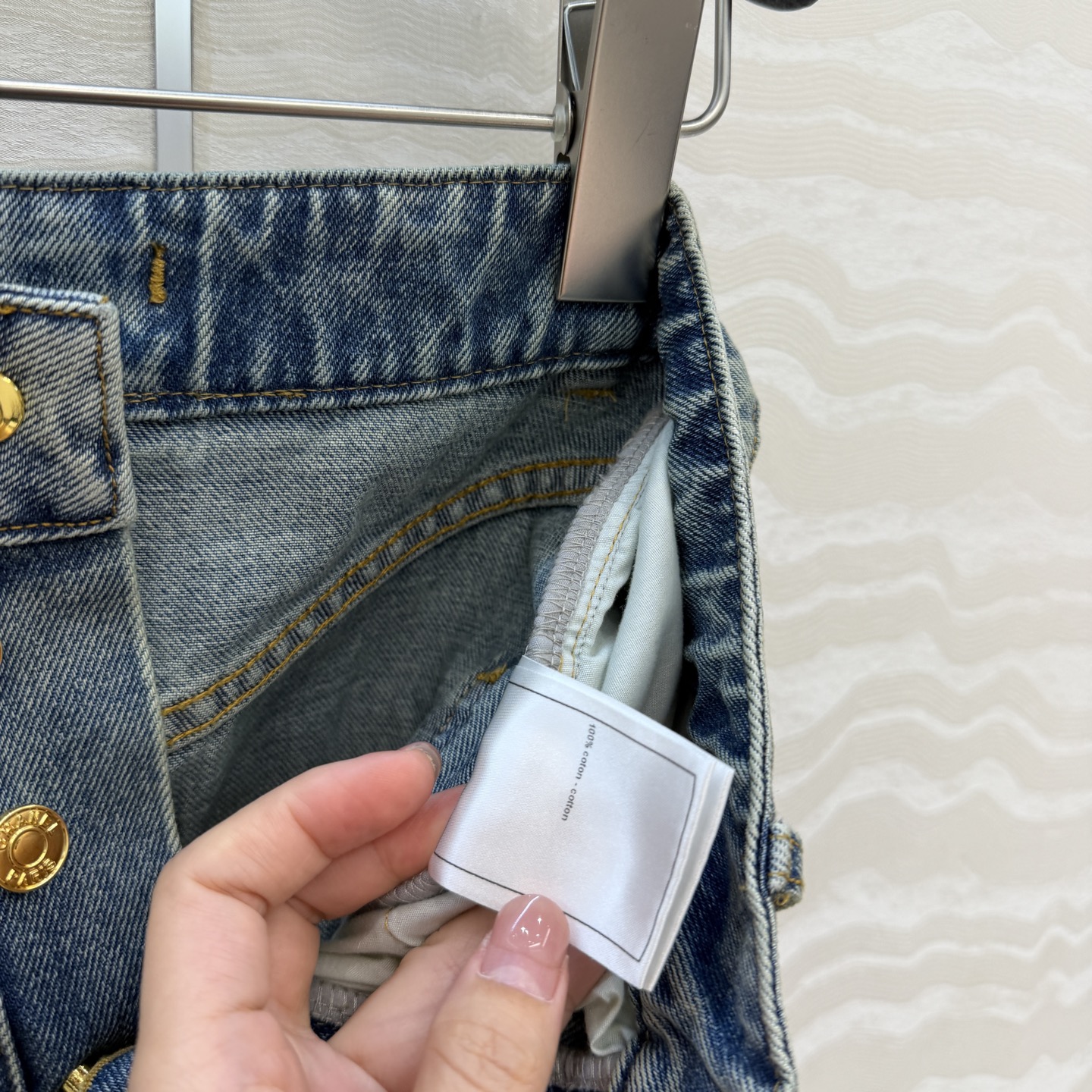 原单品质🍒coco女孩穿搭，26P怀旧洗水丹宁牛仔半裙！书包扣金属扣。编织粗花呢包边装饰，高腰版型超级叠