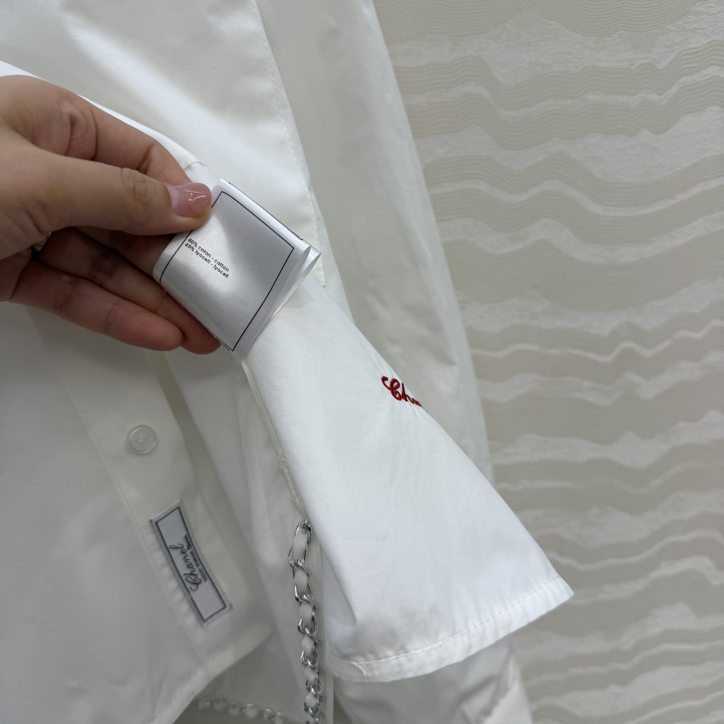 高端原单品质🤞Coco女孩法式珍珠扣衬衫！jennie同款一件难求的爆款！小心思全在看不见的地方。经典链