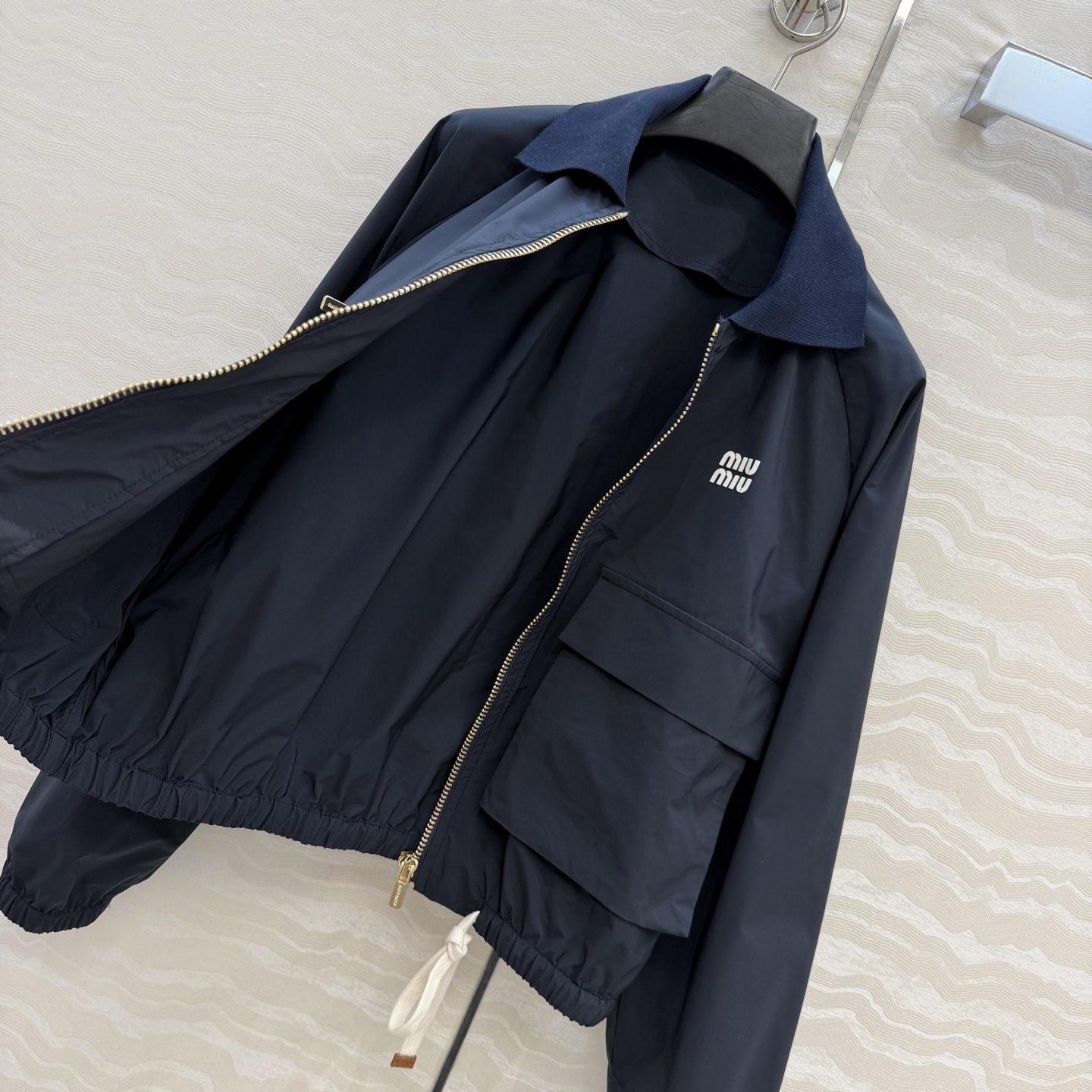 原单品质❤️miu系少女穿搭！26s春夏新品，知识分子时髦风夹克套装！进口记忆真丝工装夹克外套搭配低腰工