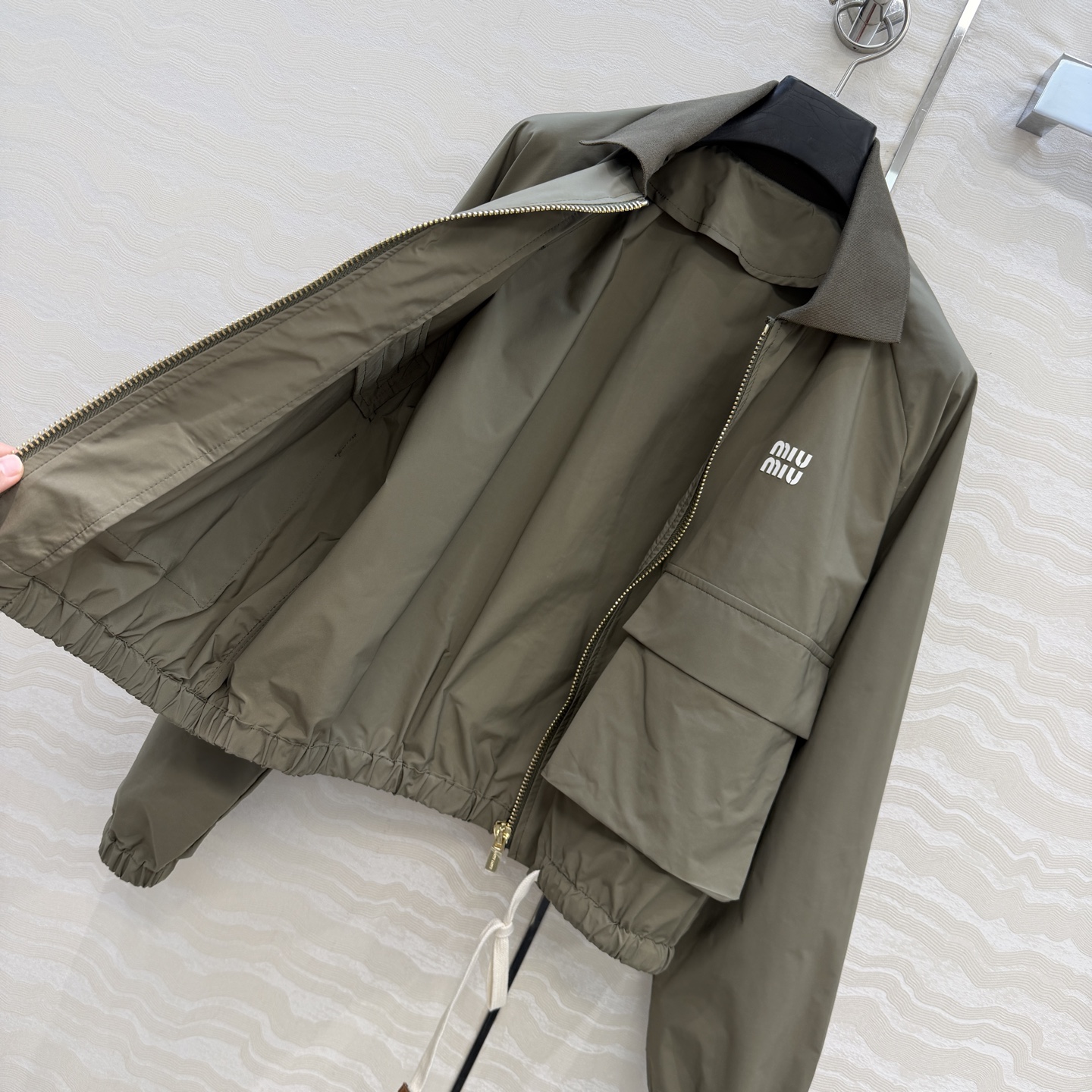 原单品质❤️miu系少女穿搭！26s春夏新品，知识分子时髦风夹克套装！进口记忆真丝工装夹克外套搭配低腰工