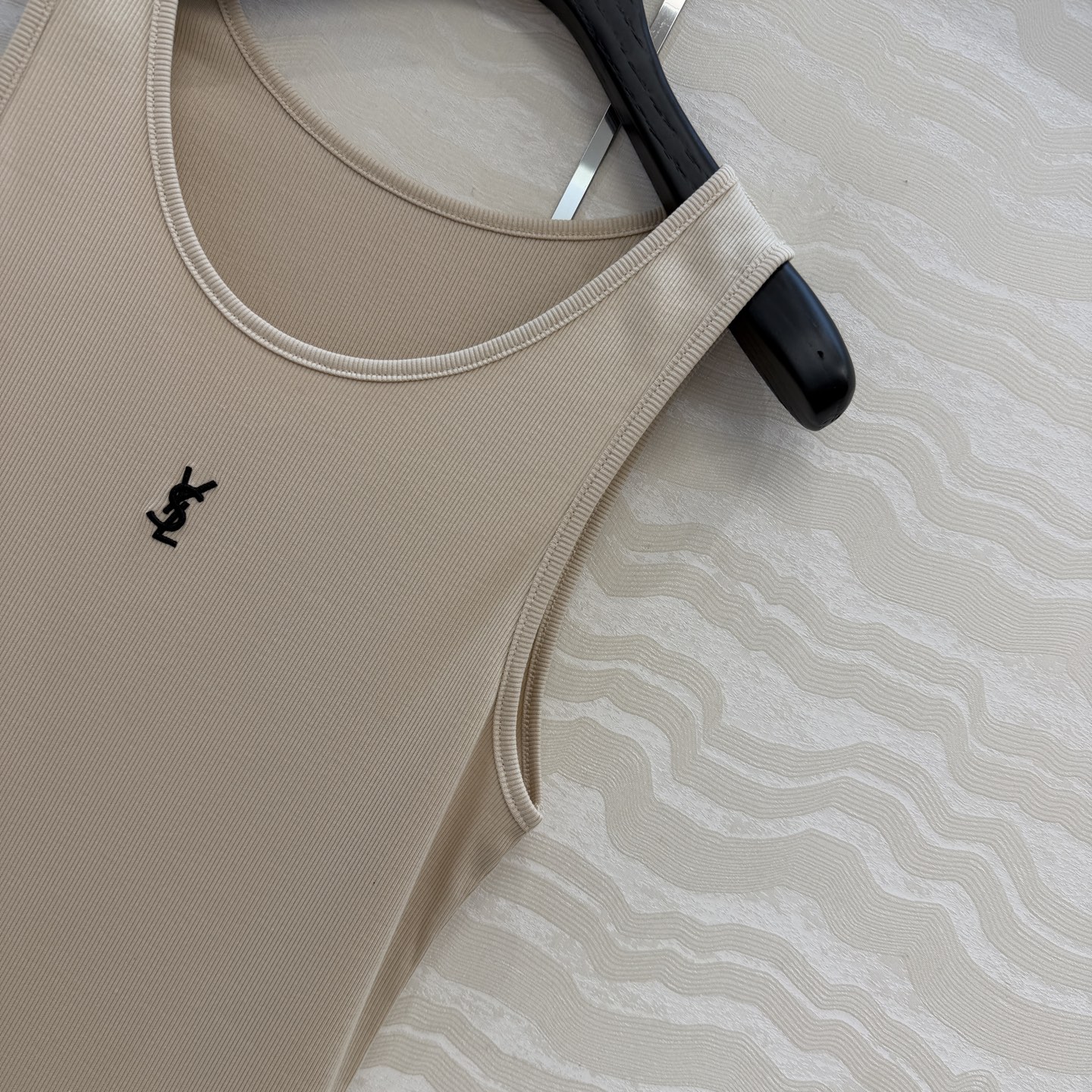 原单品质❤️26早春新品爆单推荐。slP🆕经典罗纹小背心。时髦精单品💕气质U领设计背心T。原版定制剪裁打