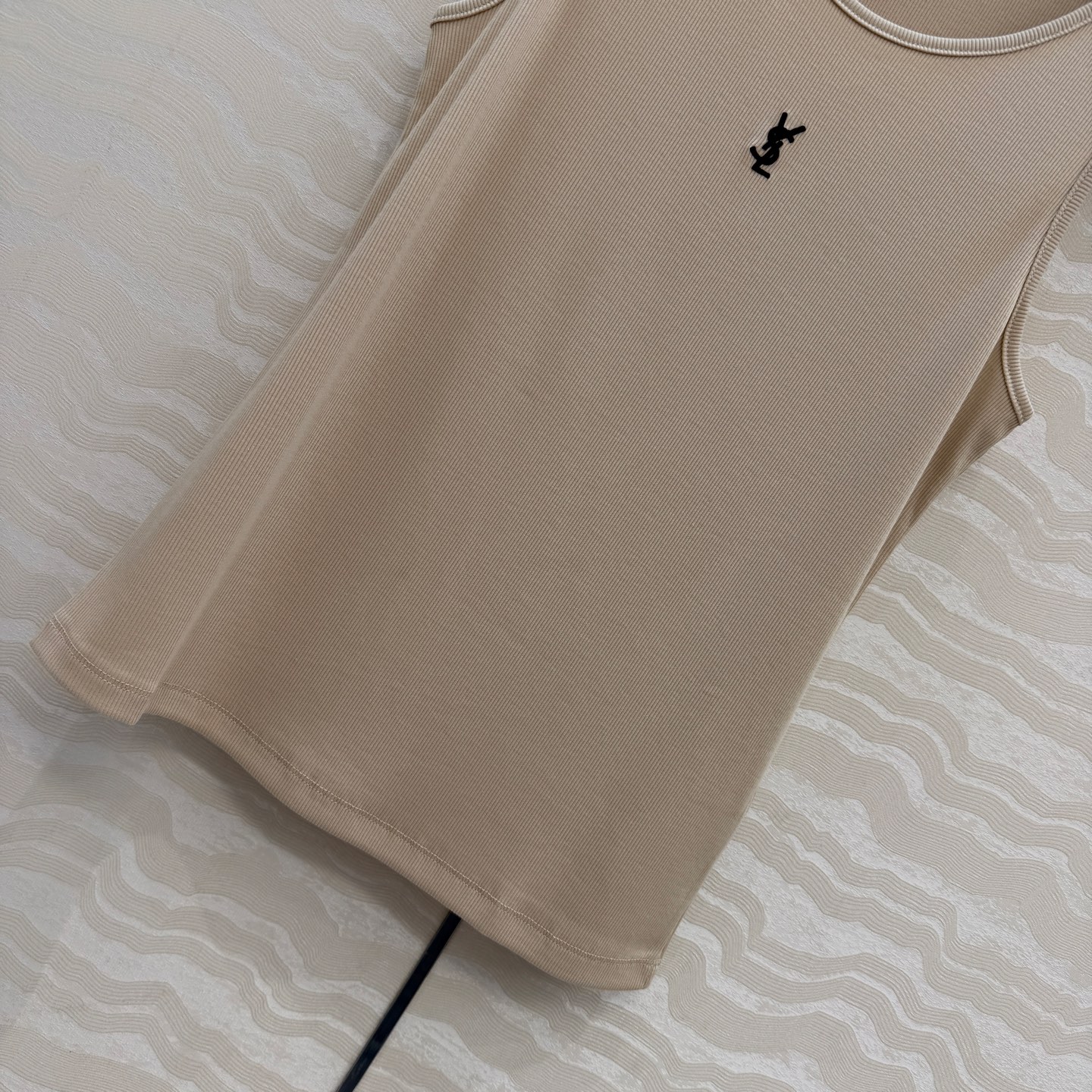 原单品质❤️26早春新品爆单推荐。slP🆕经典罗纹小背心。时髦精单品💕气质U领设计背心T。原版定制剪裁打
