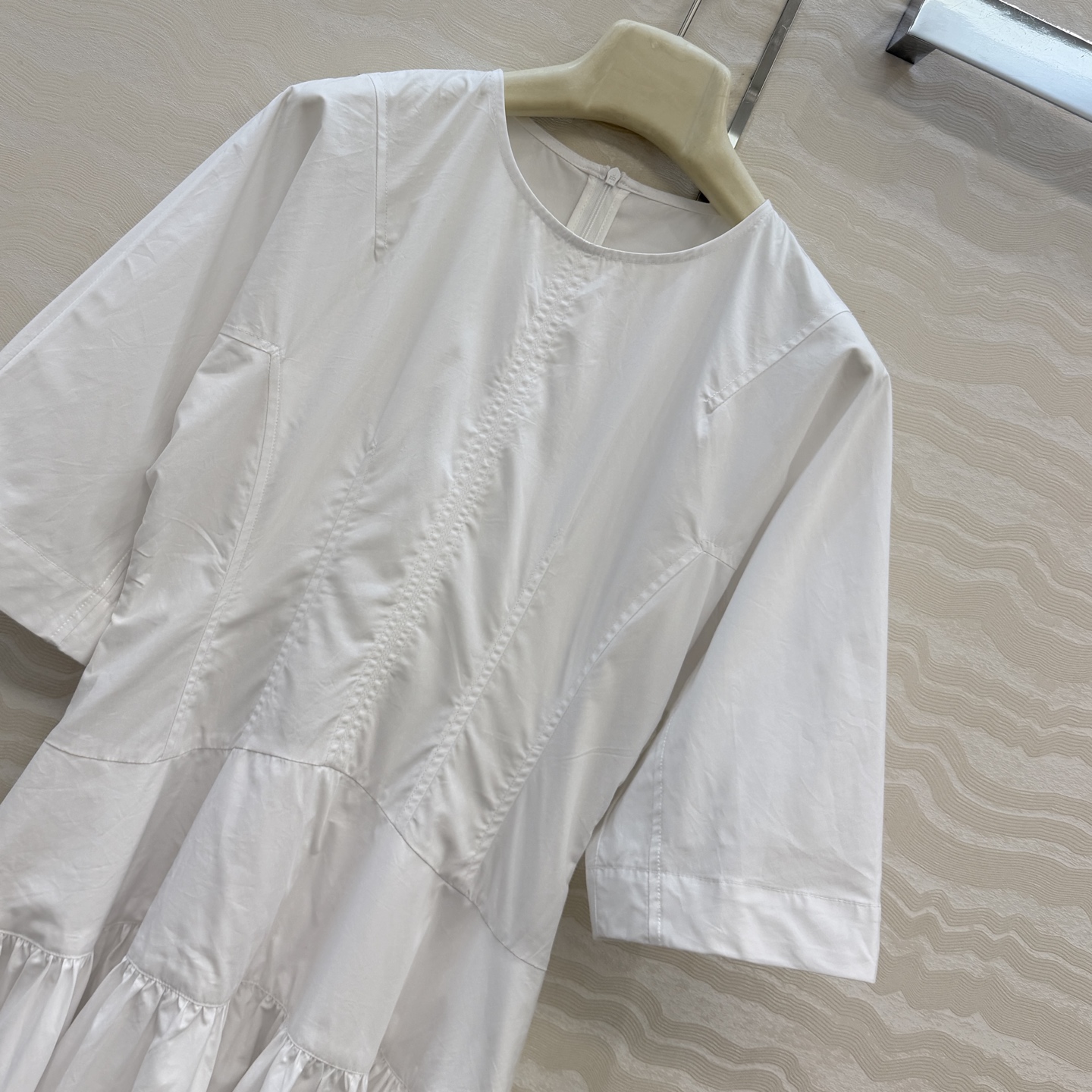独高端原单品质❤️BV春夏新品绝美连衣裙，白月光女神高智感优雅气质单品。自带松弛感 极简剪裁勾勒出灯笼大
