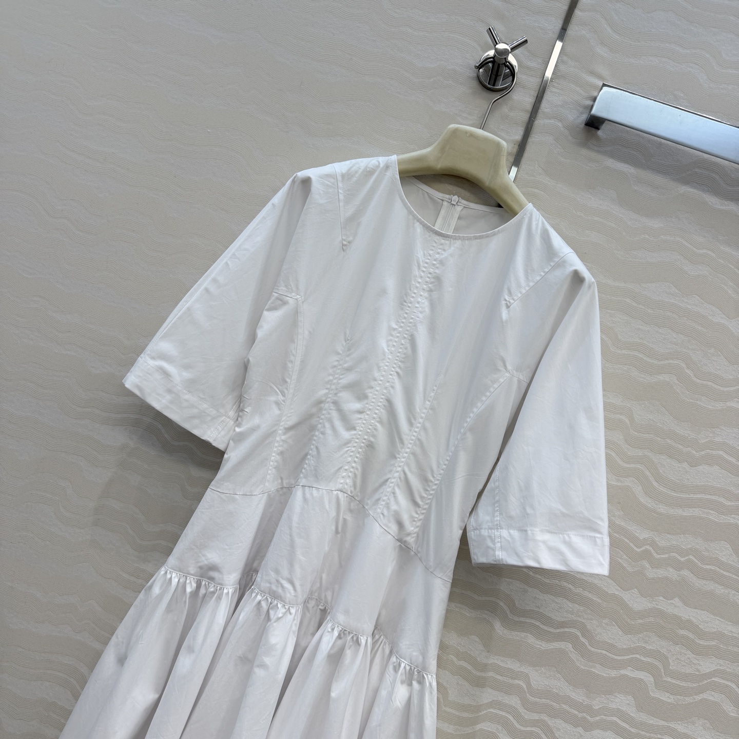 独高端原单品质❤️BV春夏新品绝美连衣裙，白月光女神高智感优雅气质单品。自带松弛感 极简剪裁勾勒出灯笼大