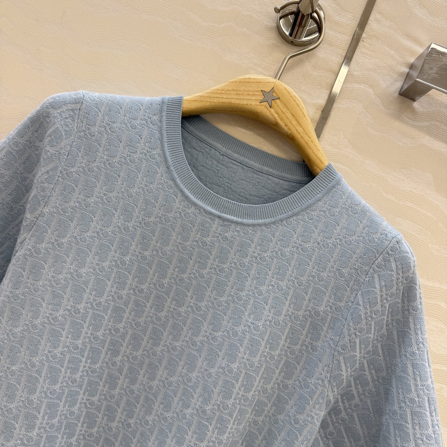 高端原单品质，MissD针织🧶短袖连衣裙！立体双织工艺原版定制进口纱线！减龄气质吊带系腰带设计。经典收腰