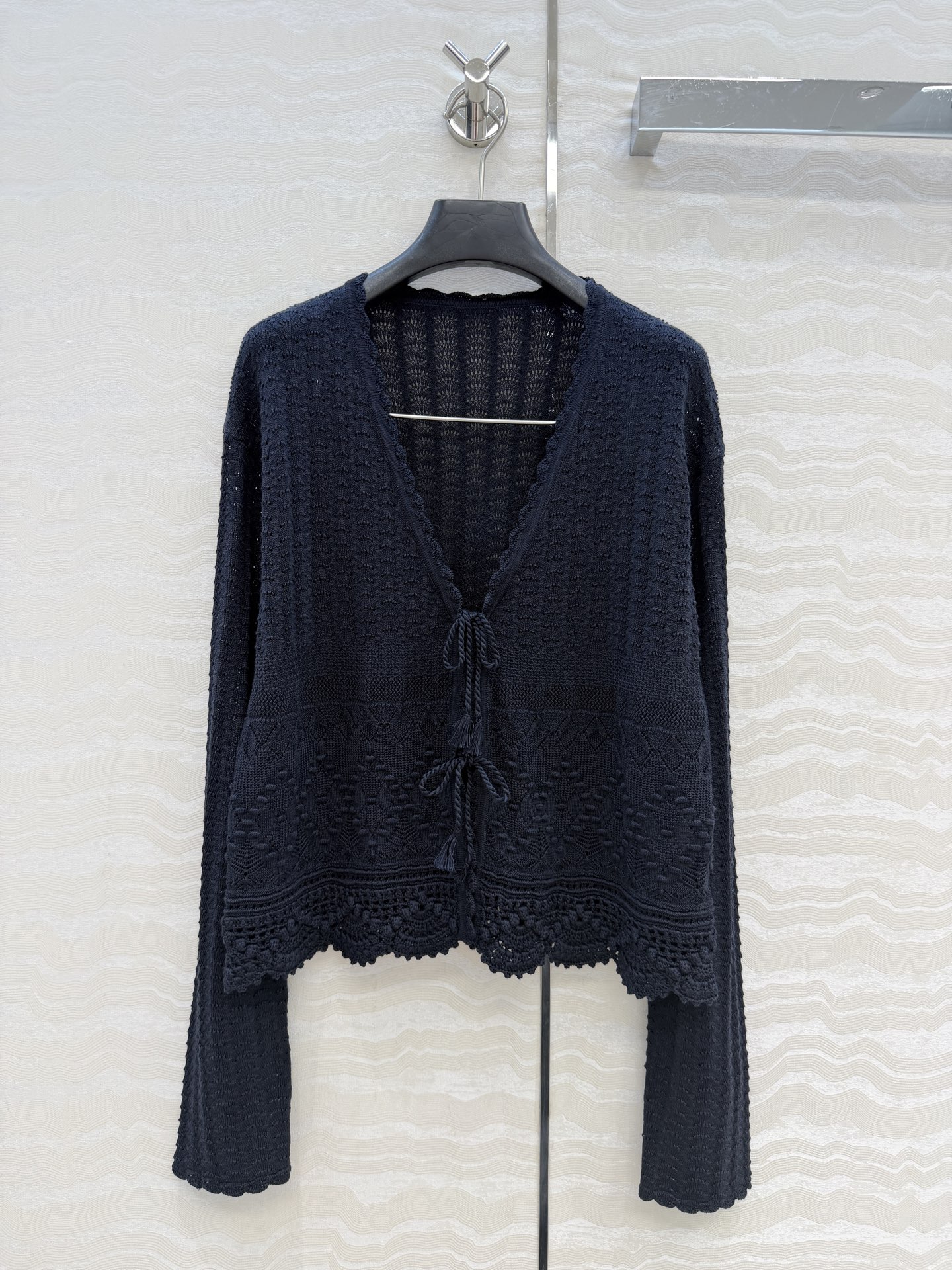 NO:826892,The exclusive first release of high-end original quality Zhao Liying's same ER high-intelligence outfit!  26 spring and summer new high-end hollow three-dimensional hook-knitted lace-up cardigan small jacket!  Temperament and high-end items!  The hollow thread craftsmanship is gentle and elegant. The imported silk and pure cotton yarn has a cool texture and is super delicate and soft!  The temperament goddess must receive payment!  Sweet or salty, these versatile pieces come in two colors, sizes S-L. Here’s a big order!  Size S shoulder width 46, bust 98, length 52., women's clothing, jackets & coats,19860909独家首发高端原单品质赵丽颖同款ER高智感穿搭！26春夏新品高级缕空立体勾花针织系带开衫小外套！气质高级单品！缕空工艺温柔极致优雅的调调.进口蚕丝纯棉纱线冰凉质感超级细腻柔软！气质女神必收款！可甜可盐气质百搭单品两色S-L码.大单子甩过来！S码肩宽46,胸围98,衣长52.,女装,jackets & coats,,Women's clothing