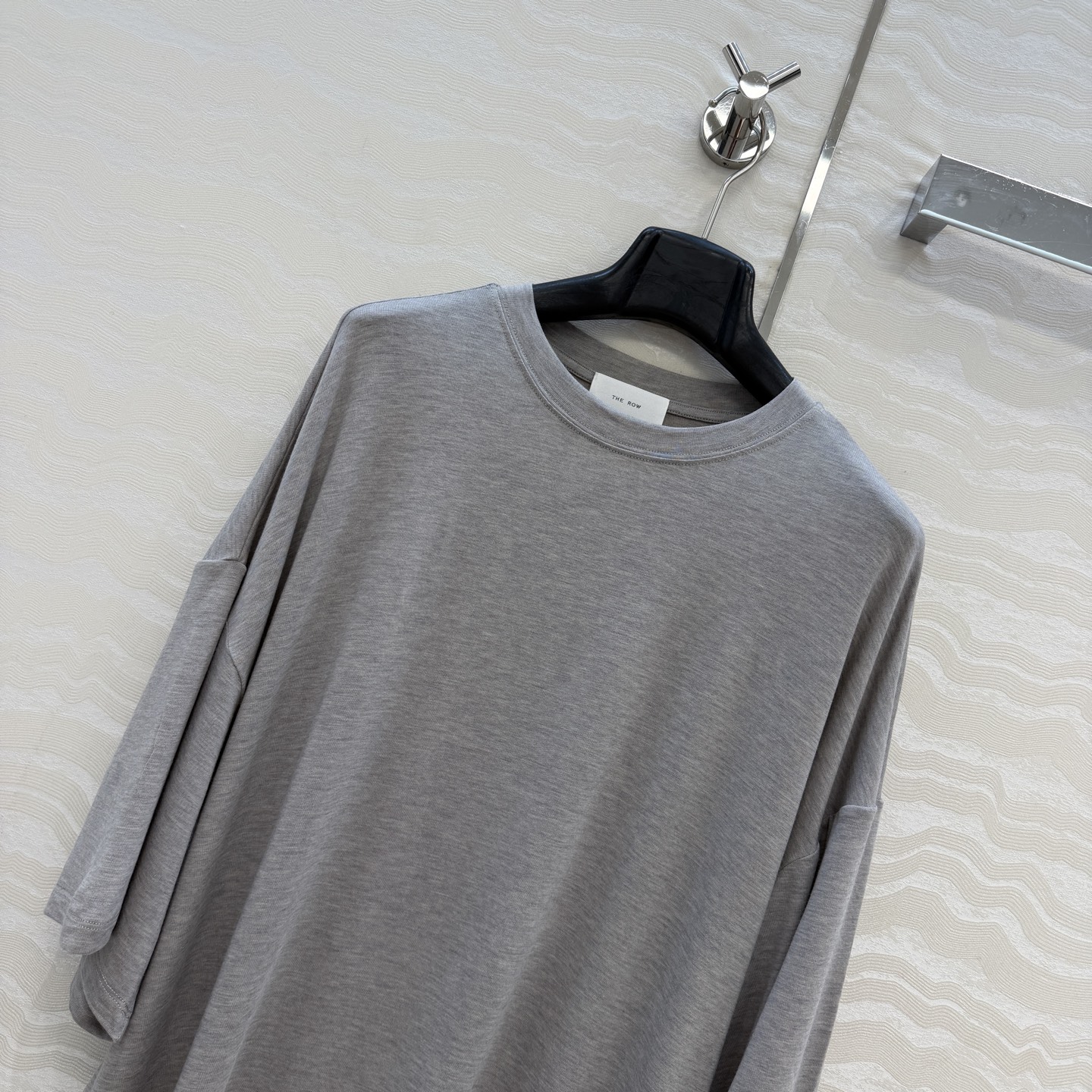 爆单推荐❤️原单品质。经典Row风羊毛懒人大长T。时髦精单品💕落肩气质宽松长T恤。云朵般舒适，原版定制剪