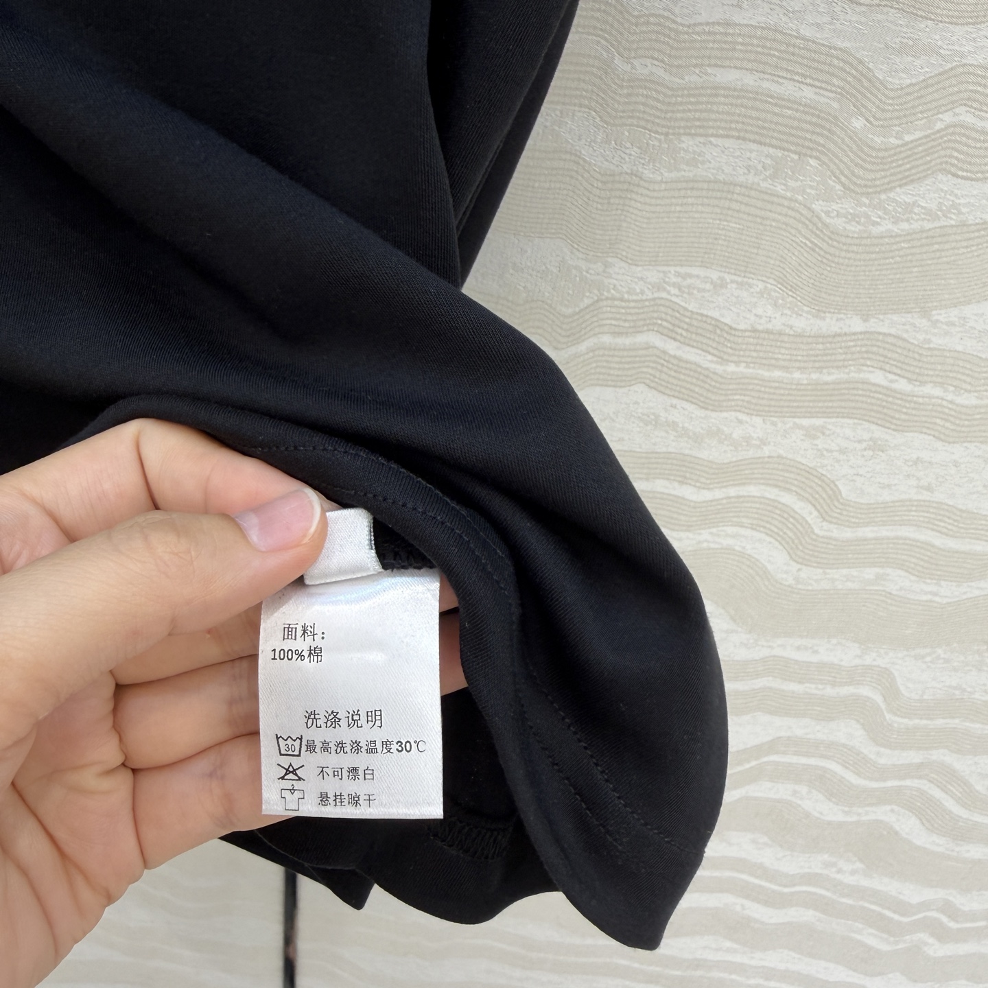 原单品质❤️Lp高智感老钱风穿搭26s春夏新品！进口纯棉短袖T恤！刺绣徽章低调奢华，气质大方圆领优雅又时