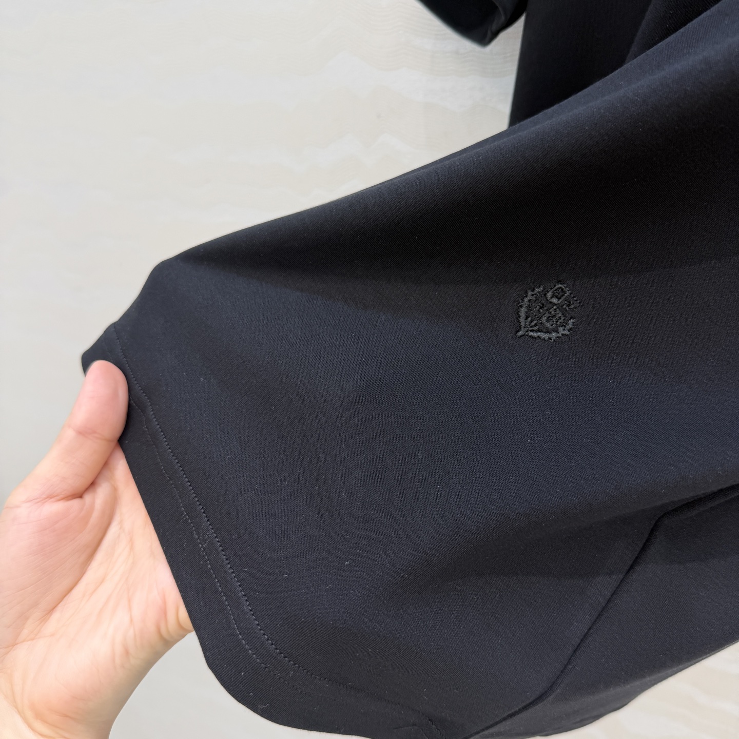 原单品质❤️Lp高智感老钱风穿搭26s春夏新品！进口纯棉短袖T恤！刺绣徽章低调奢华，气质大方圆领优雅又时