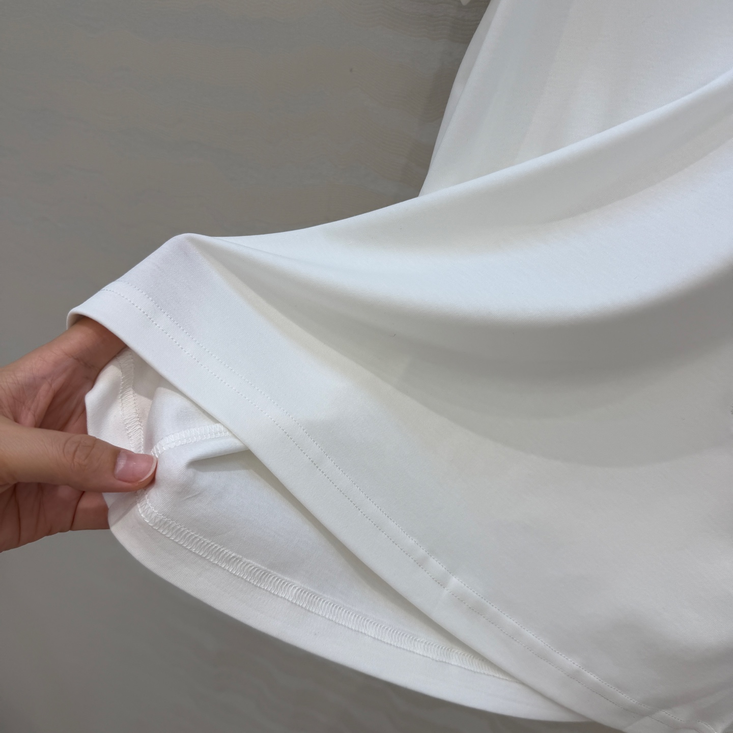 原单品质❤️Lp高智感老钱风穿搭26s春夏新品！进口纯棉短袖T恤！刺绣徽章低调奢华，气质大方圆领优雅又时