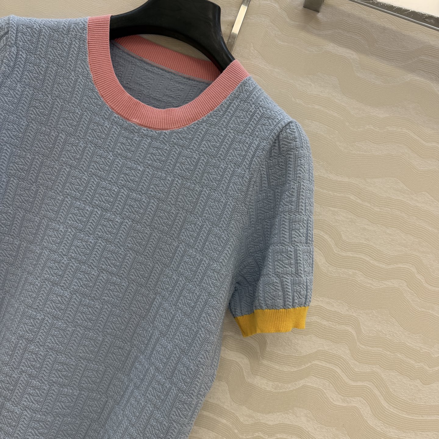 原单品质❤️FF唐嫣同款春夏新品。立体针织上衣！马卡龙配色夏日气息满满！双织纯棉蚕丝纱线细腻柔软的手感无