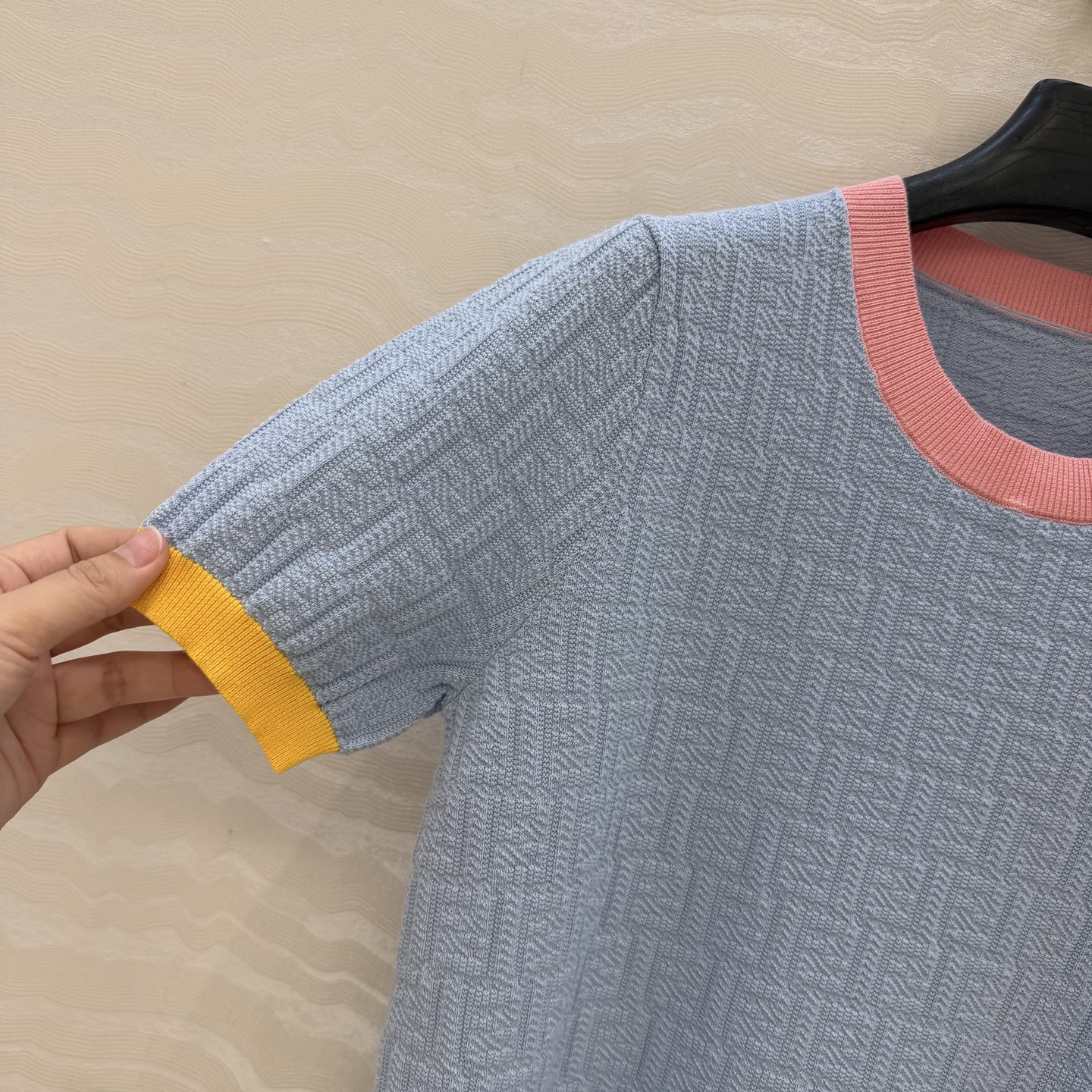 原单品质❤️FF唐嫣同款春夏新品。立体针织上衣！马卡龙配色夏日气息满满！双织纯棉蚕丝纱线细腻柔软的手感无