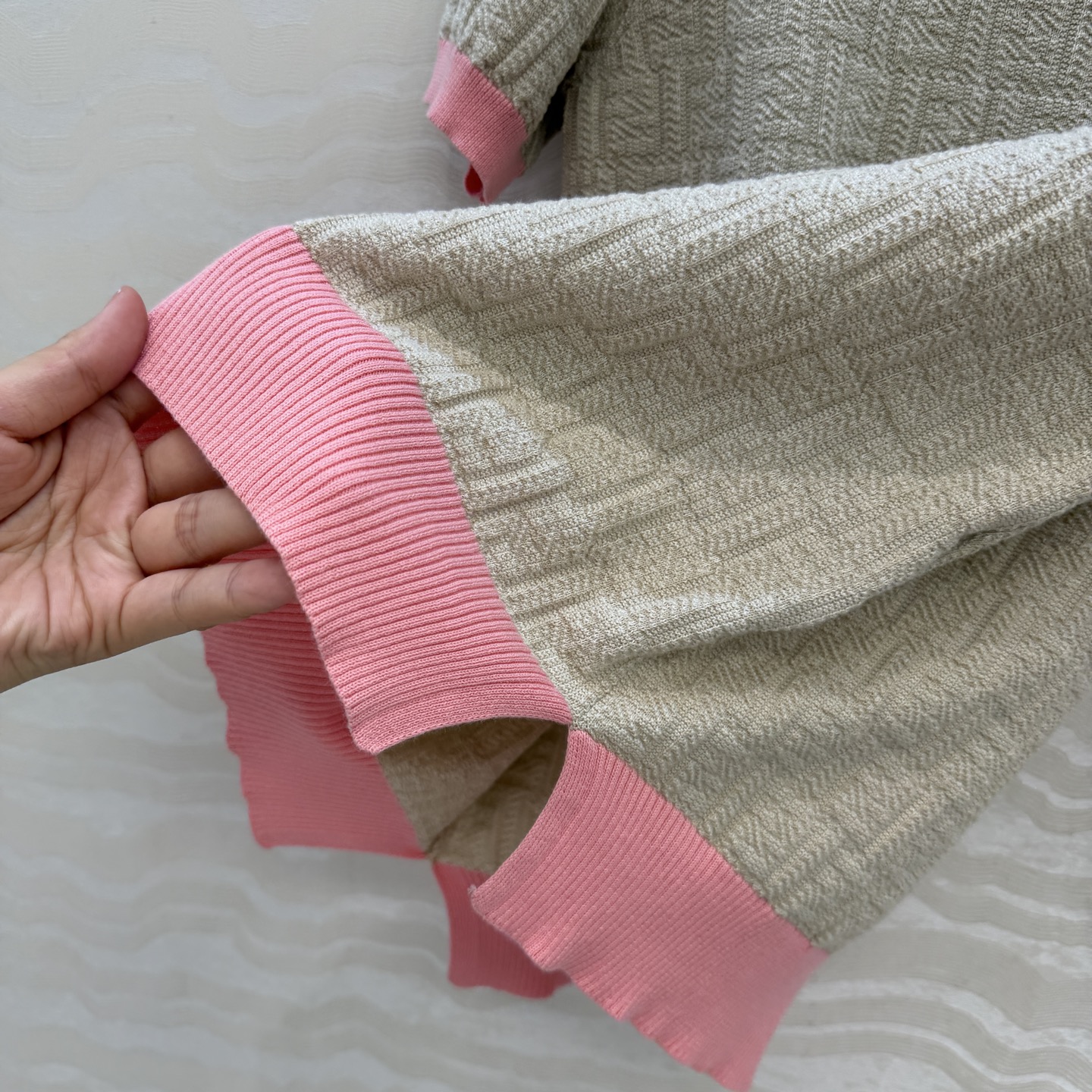 原单品质❤️FF唐嫣同款春夏新品。立体针织上衣！马卡龙配色夏日气息满满！双织纯棉蚕丝纱线细腻柔软的手感无